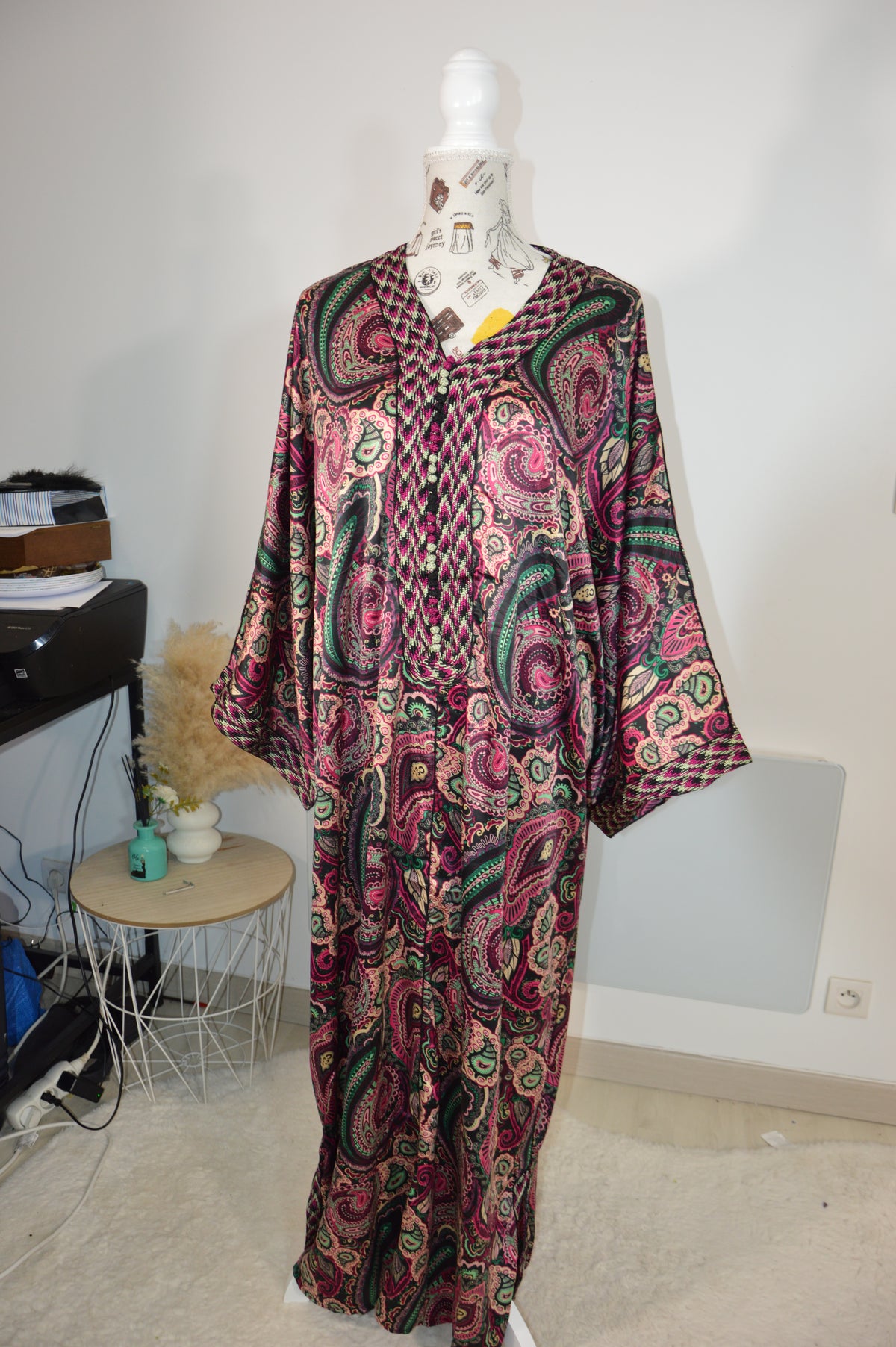 Gandoura Naïla verte et rose à motifs cachemire – ZEYNAYA PRESTIGE – photo 3