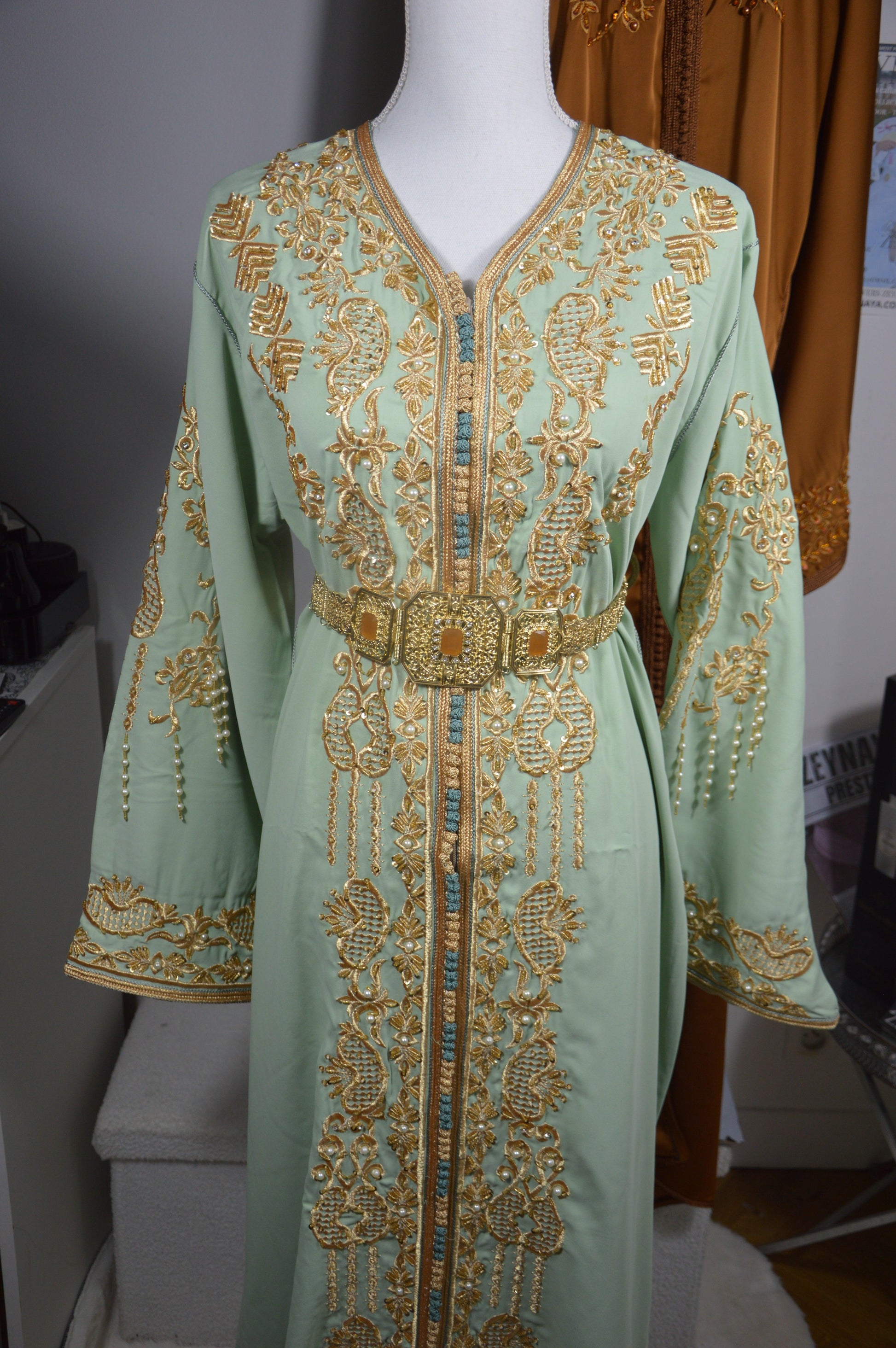 Caftan coupe sirène vert eau prestige - vue trois-quarts