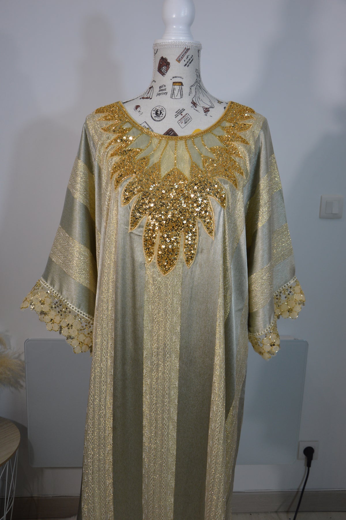 Gandoura Johara kaki clair et dorée – Modèle 1 – photo 2