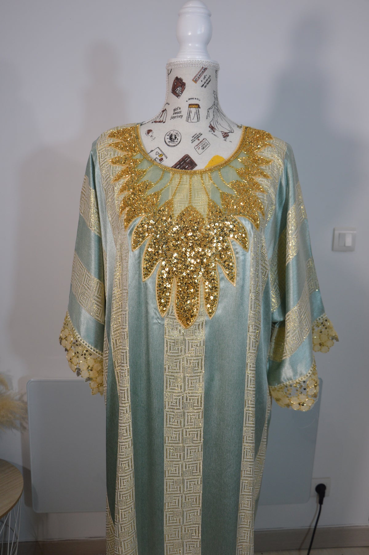 Gandoura Johara bleu ciel et dorée – Modèle 2 – photo 1