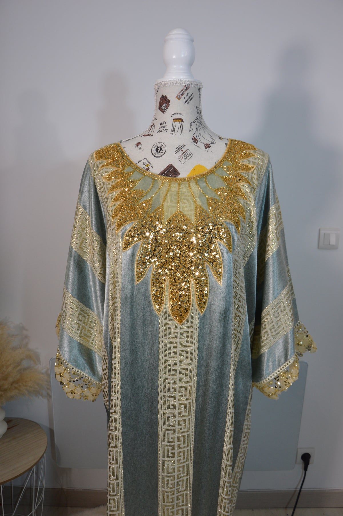 Gandoura Johara bleu azur et dorée – Modèle 3 – photo 1