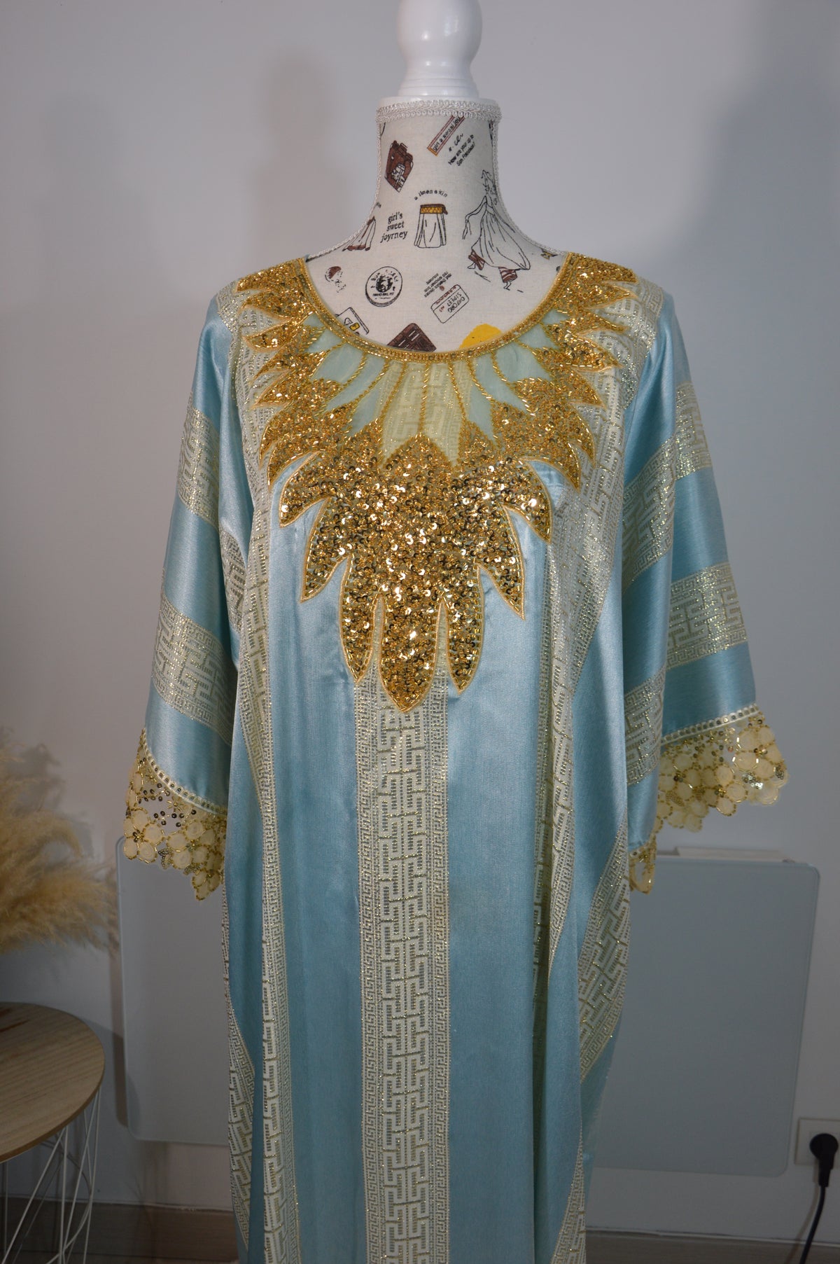 Gandoura Johara bleu clair et dorée – Modèle 4 – photo 1