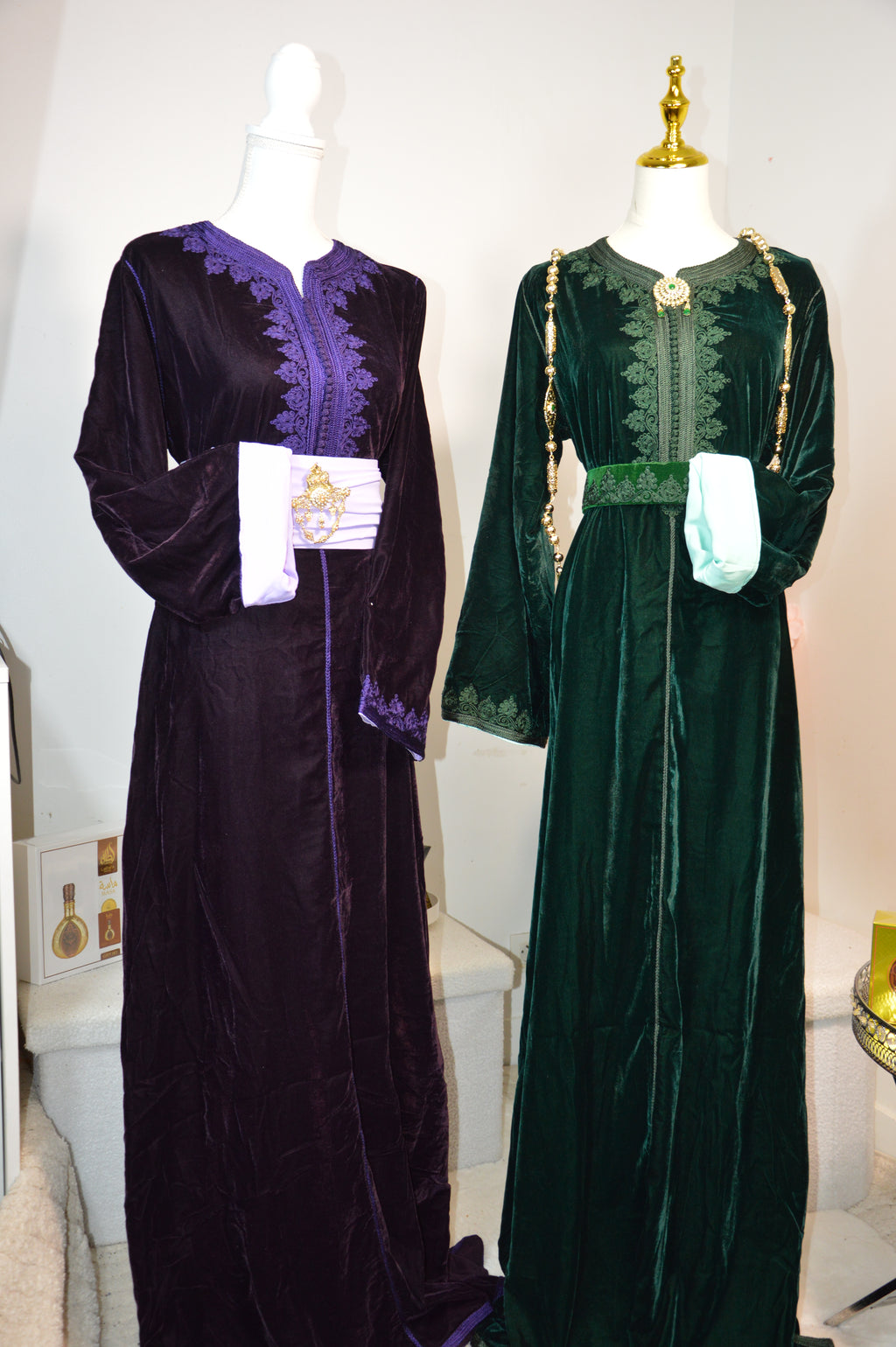 Caftan Marocain en Velours Violet – Broderies Tons Sur Tons