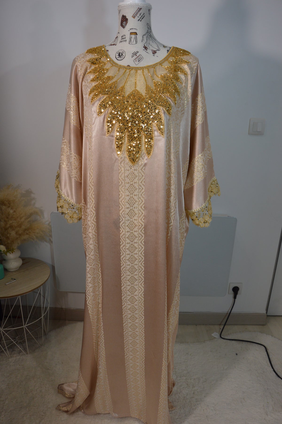 Gandoura Johara rose poudré et dorée – Modèle 6 – photo 2