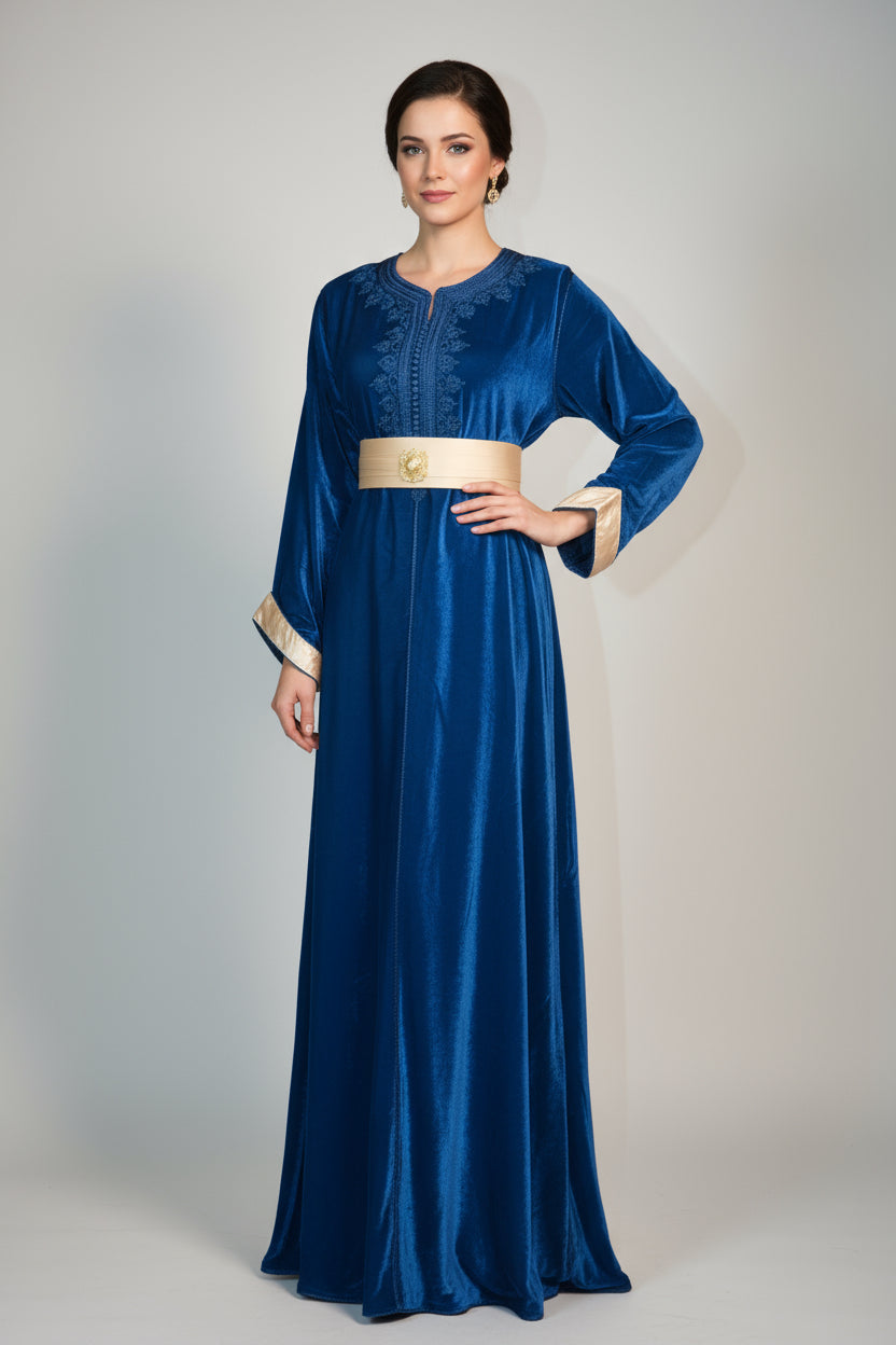 Caftan en Velours Bleu – Broderies Tons sur Tons