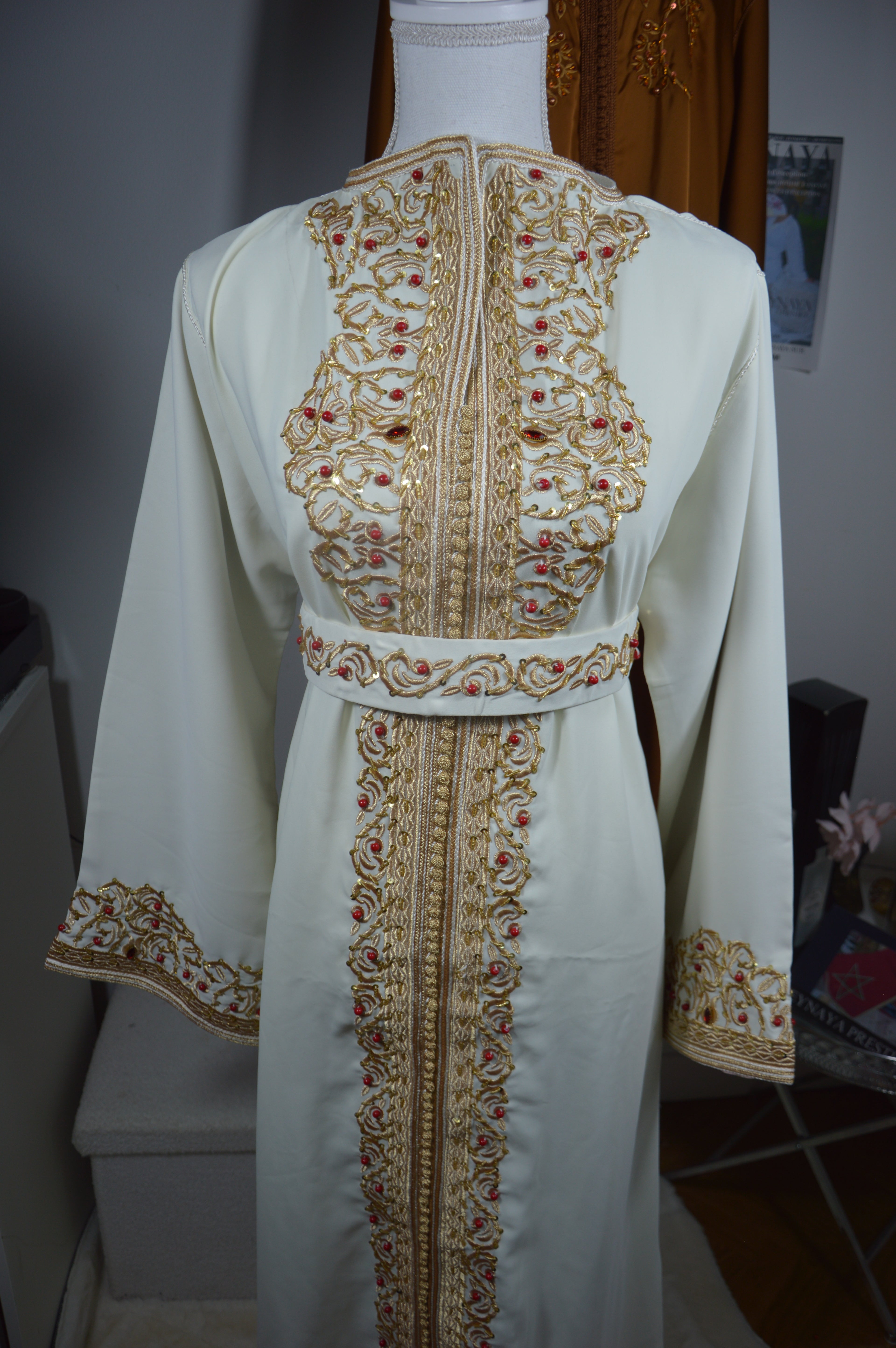 Caftan blanc élégance - vue de face