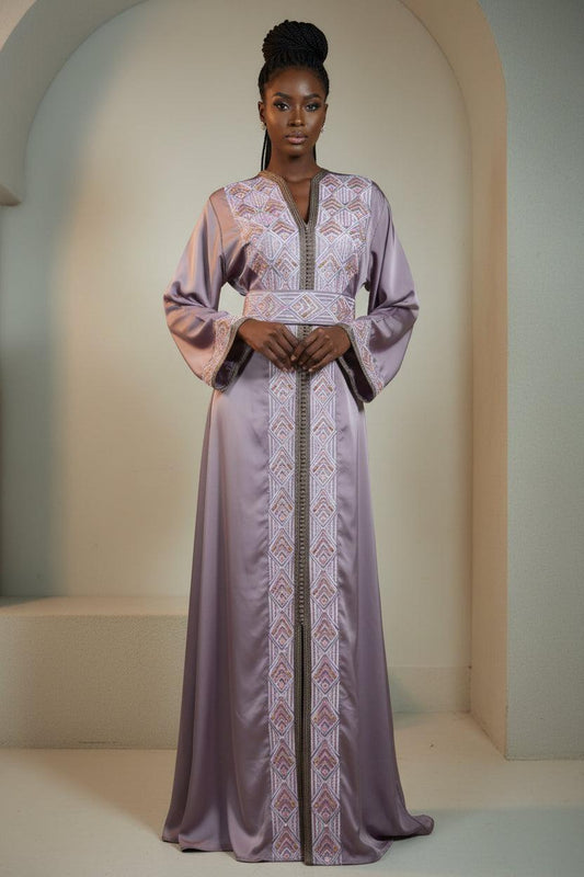 Caftan marocain lilas avec perles vue complète