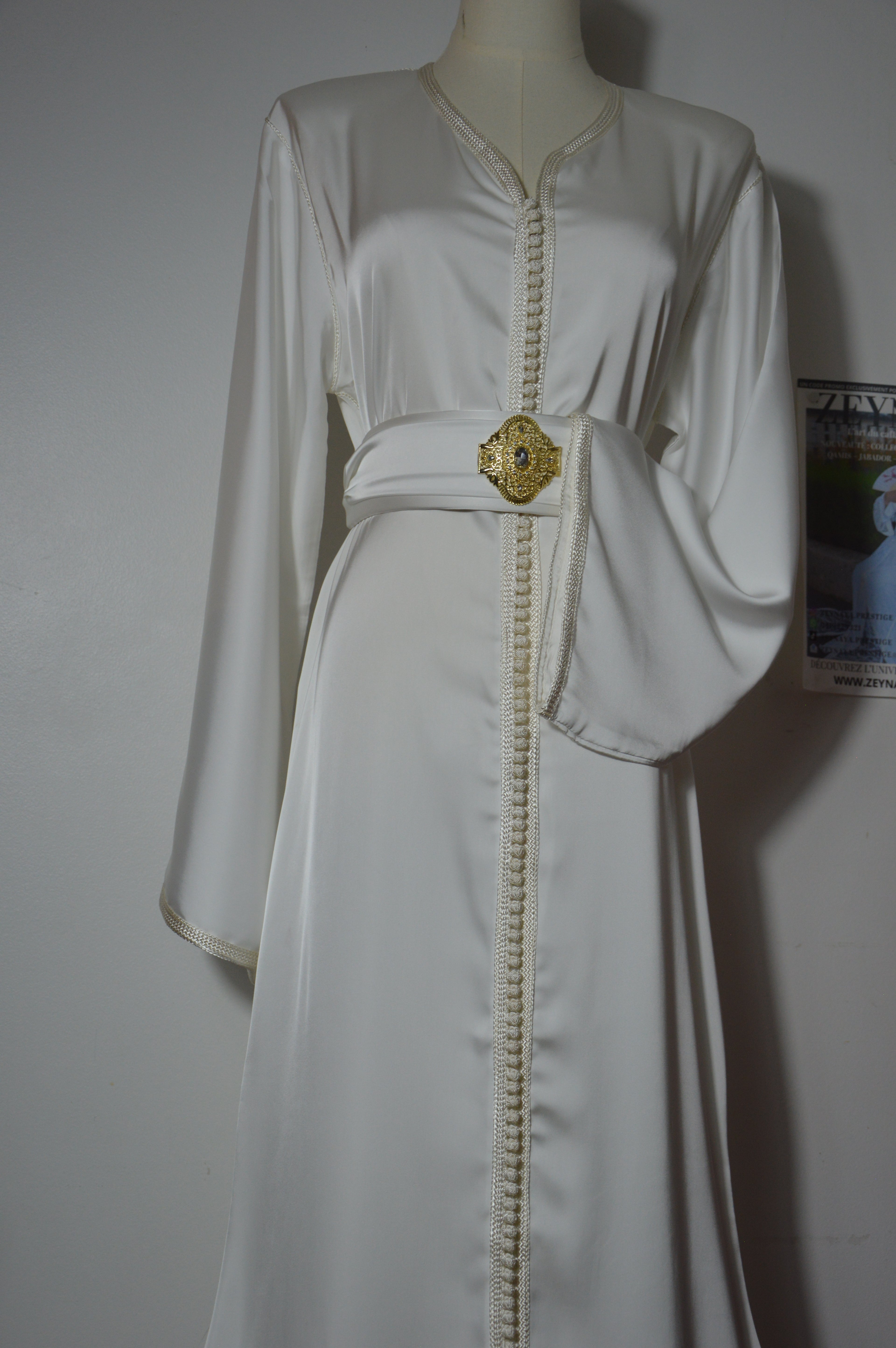 Caftan Blanc Satinée - Élégance Zeynaya