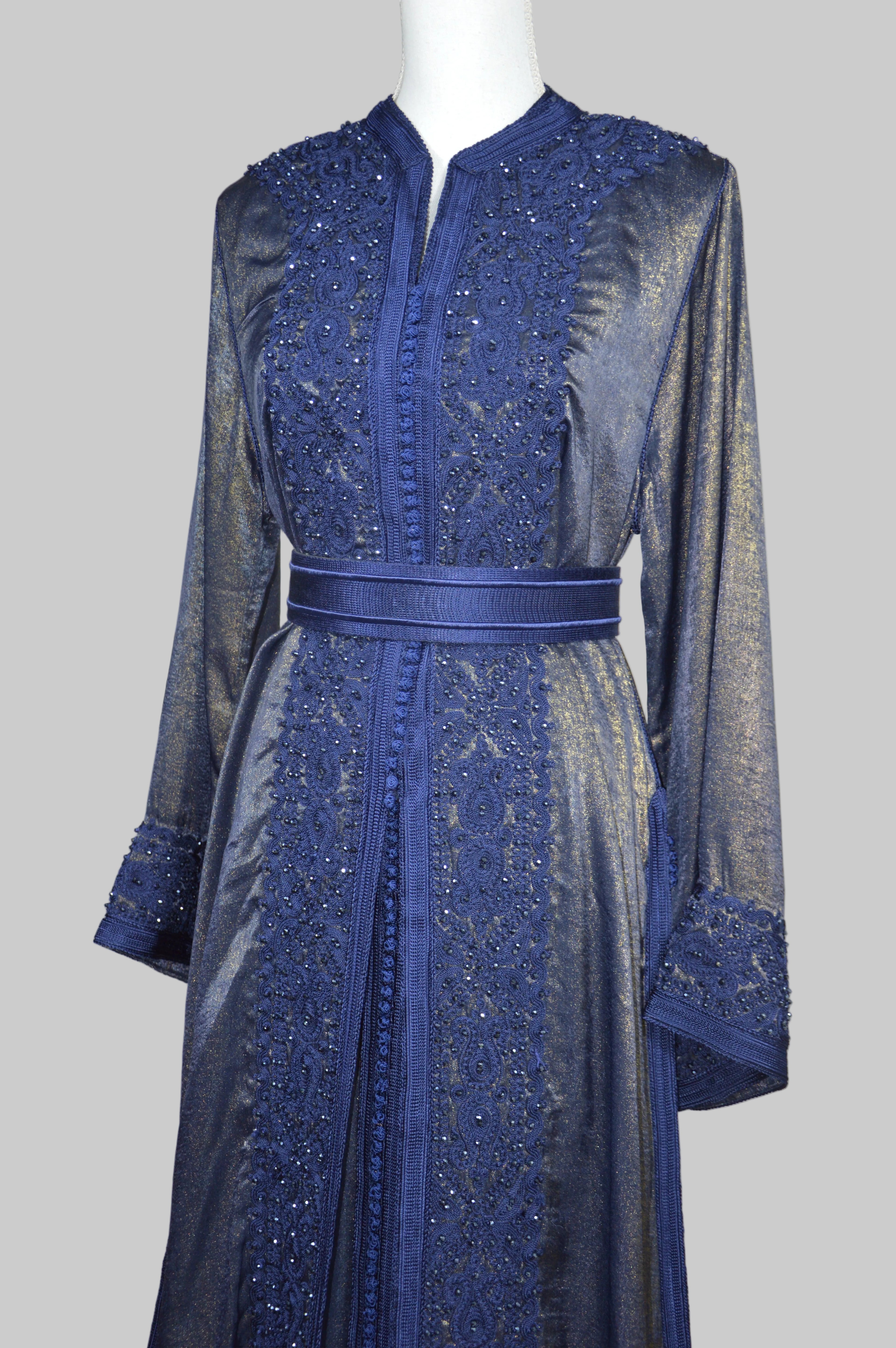 Takchita bleu marine brodée marocaine - Vue de profil