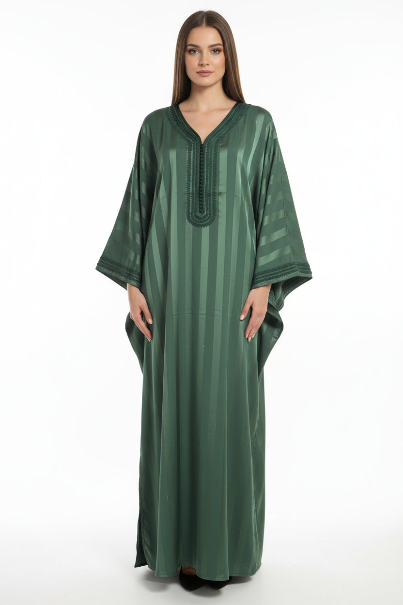 Gandoura Johara satinée verte - vue de face - style élégant et fluid