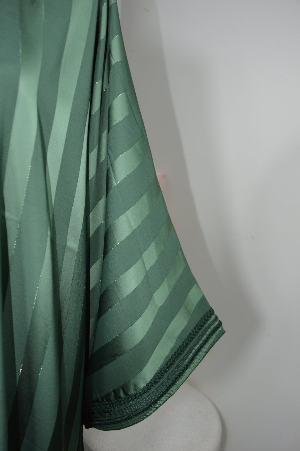 Gandoura verte Johara - détail de la manche