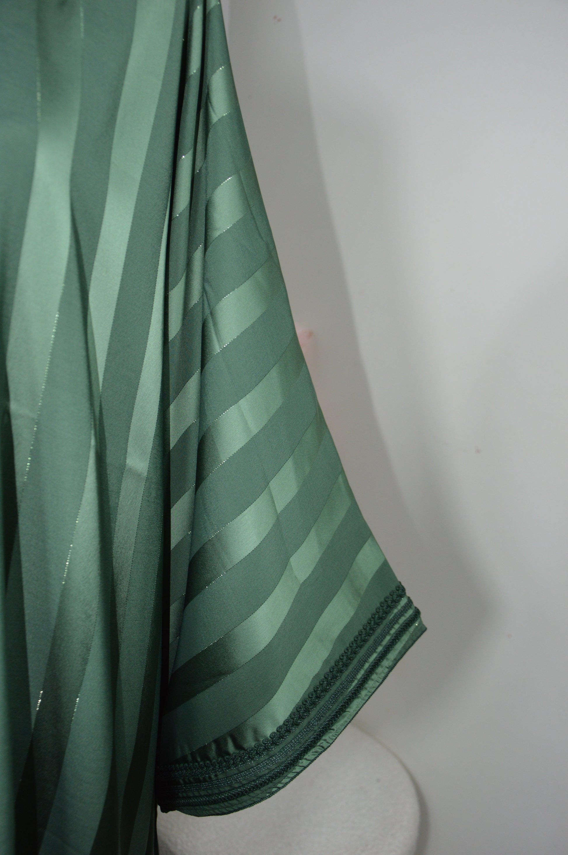 Gandoura verte Johara - détail de la manche