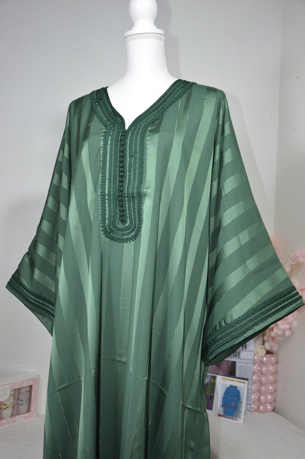 Gandoura satinée verte Johara - ensemble complet - abaya élégante femme