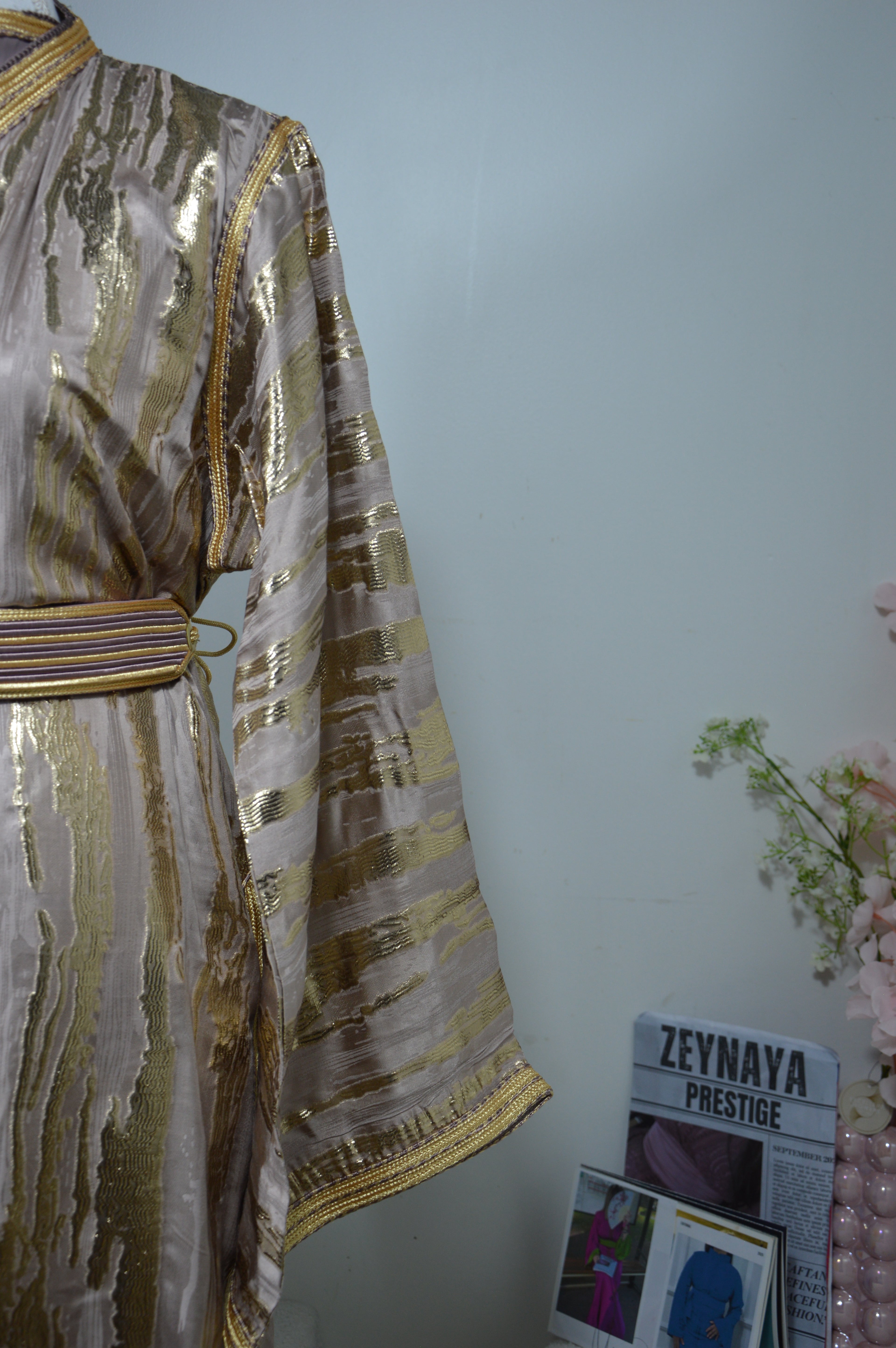 Takchita Royale Dorée – Élégance & Lumière