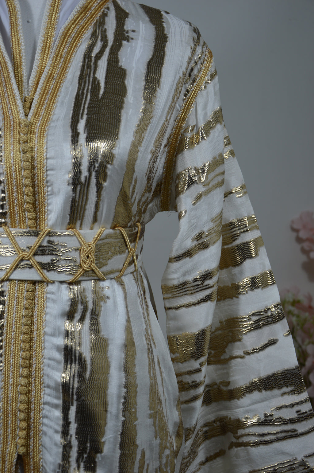 Takchita Royale Blanche – Pureté & Raffinement