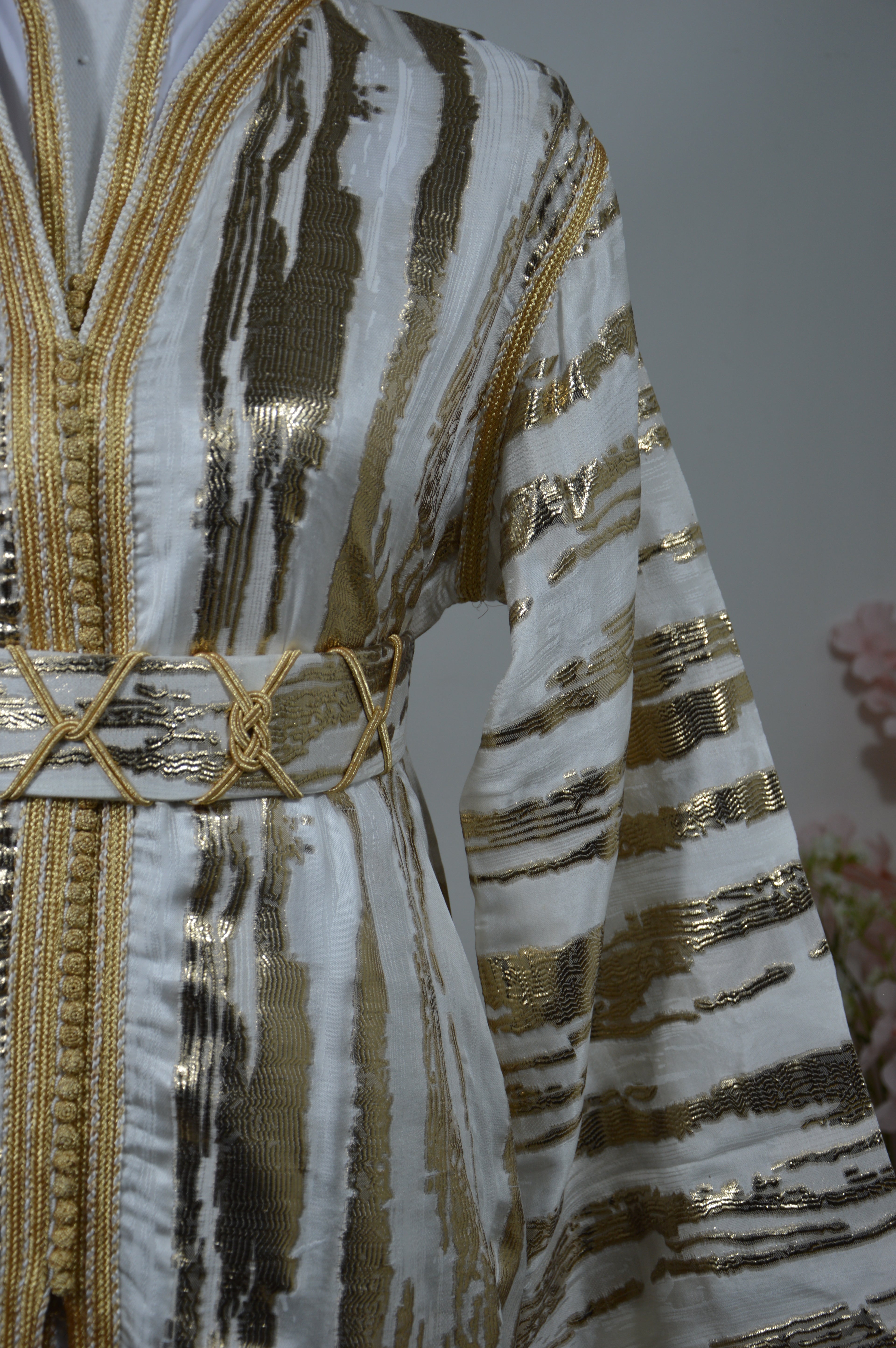 Takchita Royale Blanche – Pureté & Raffinement