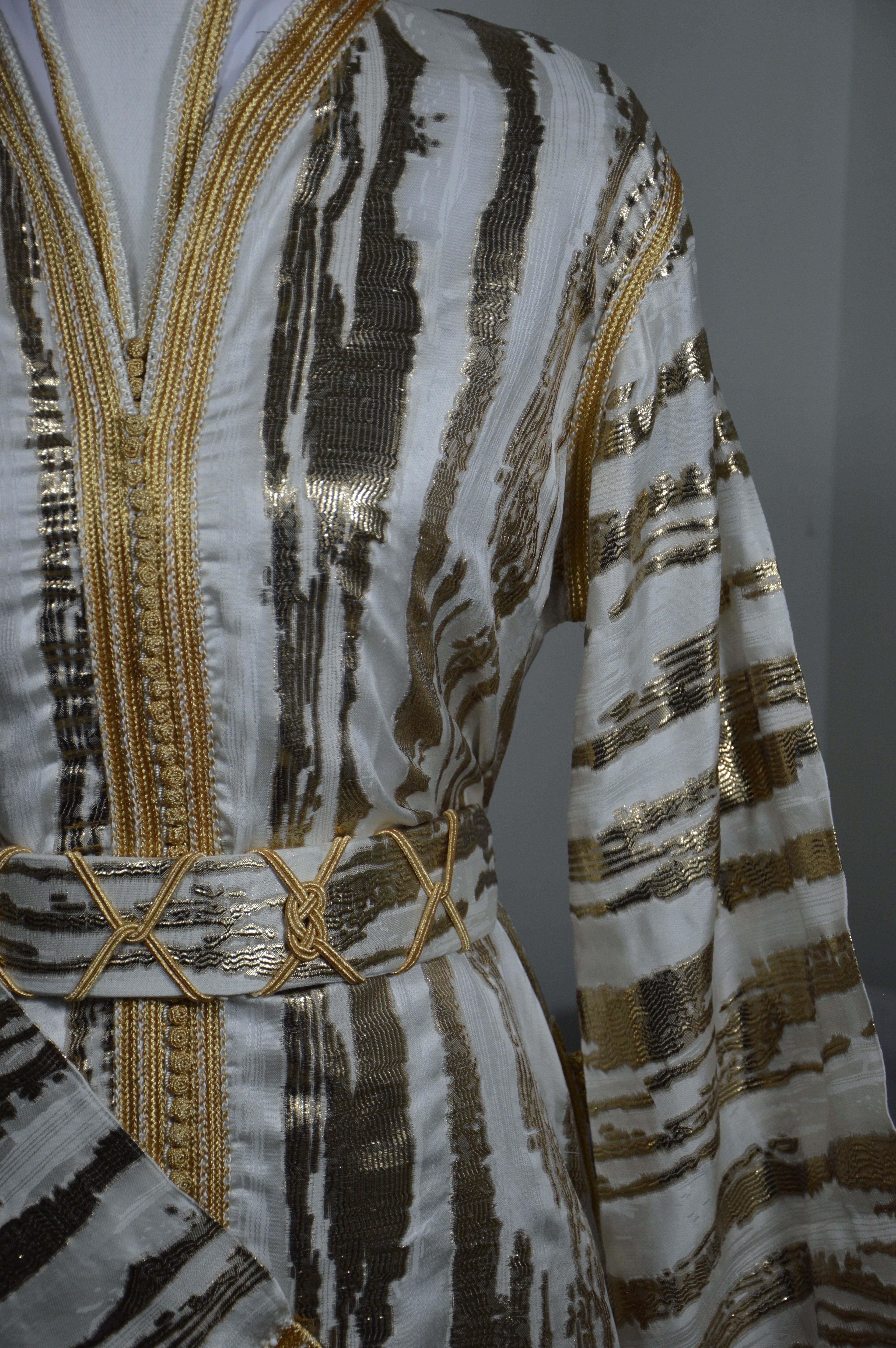 Takchita Royale Blanche – Pureté & Raffinement