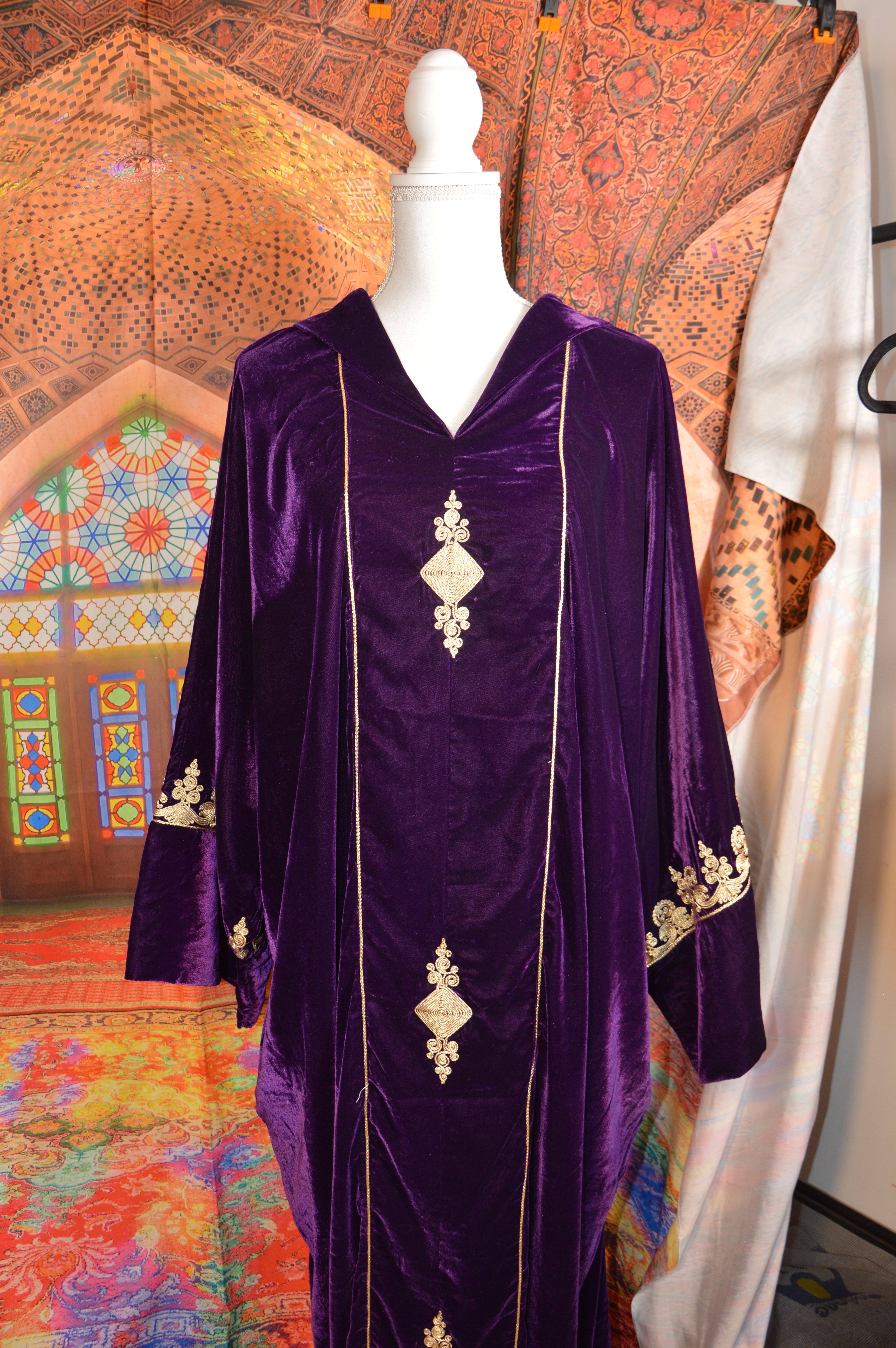 Jellaba Velours Violet - Luxe Artisanal Marocain