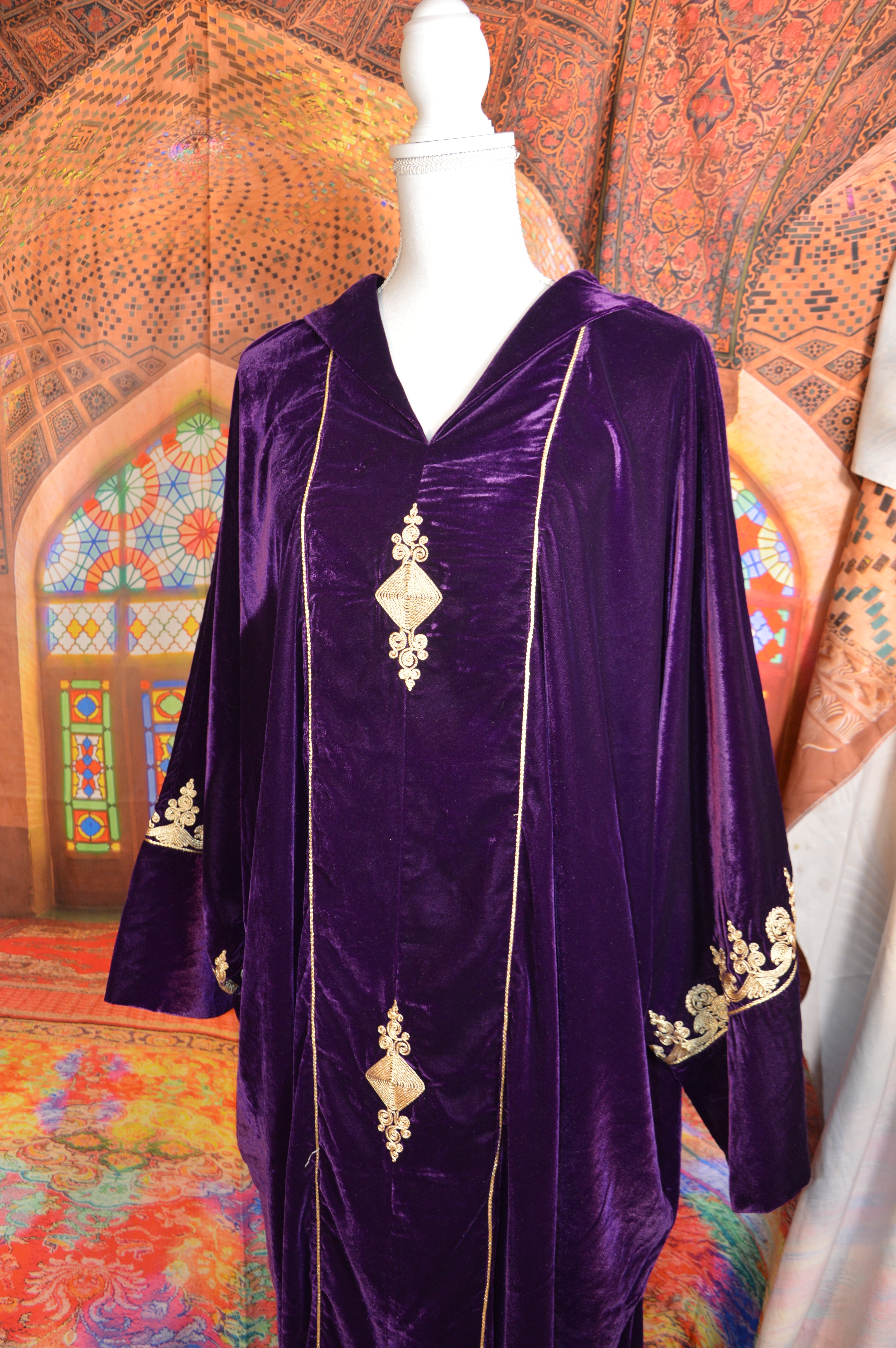 Jellaba Velours Violet - Luxe Artisanal Marocain