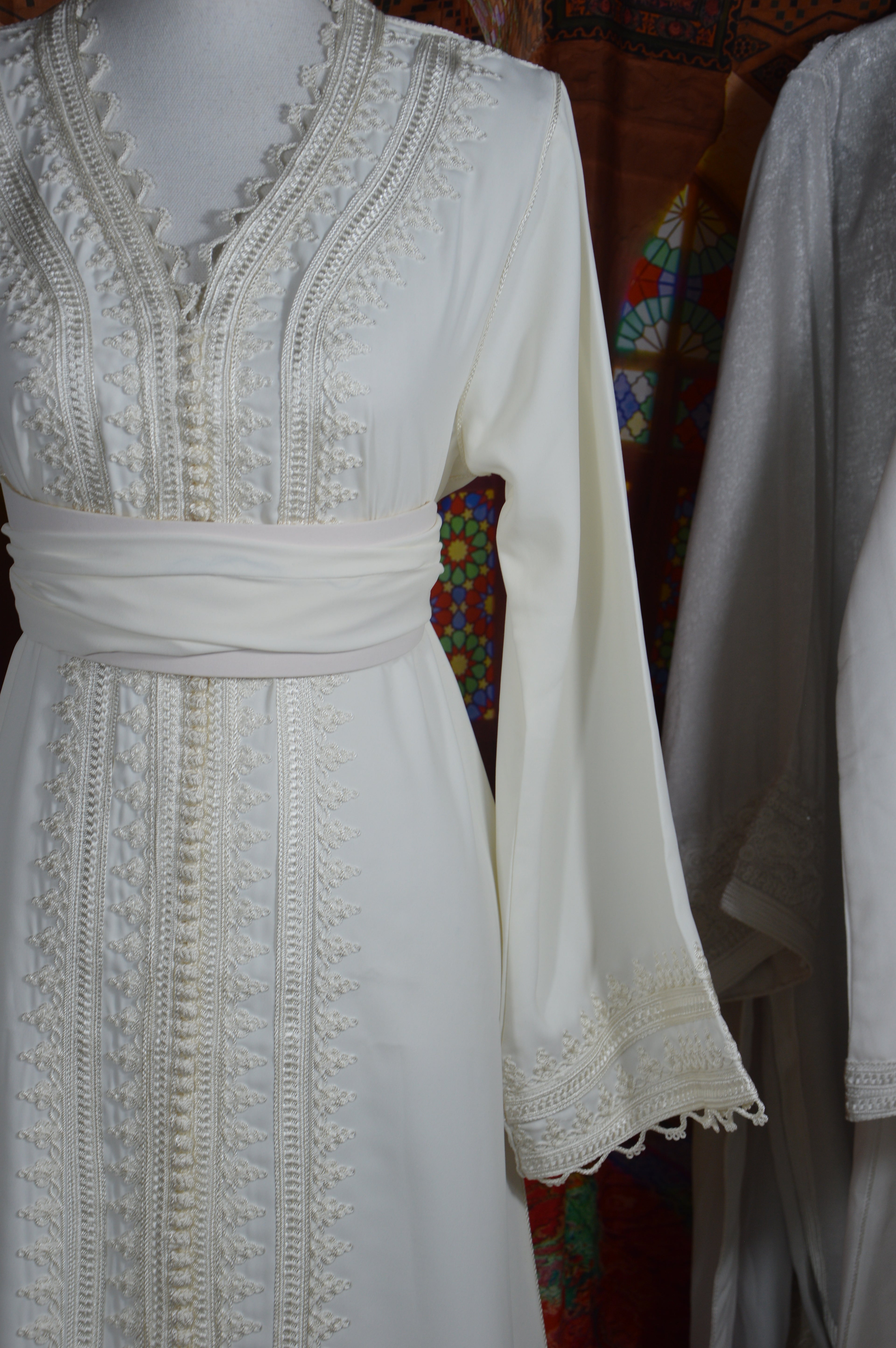 Caftan MALAIK Brodé Blanc - Caftan Marocain de Luxe