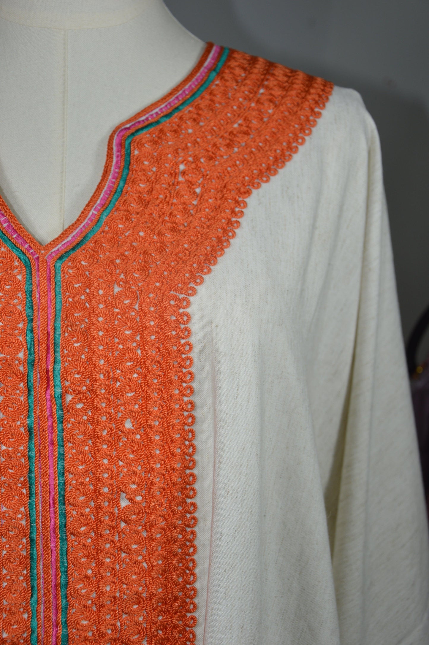 Gandoura farasha marocaine - détails broderie orange