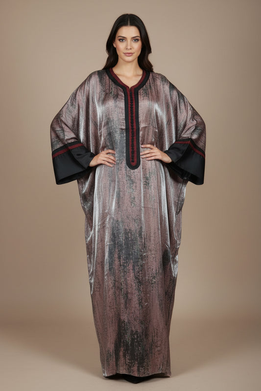 Gandoura crêpe satiné rose vue de face - Élégance marocaine ZEYNAYA