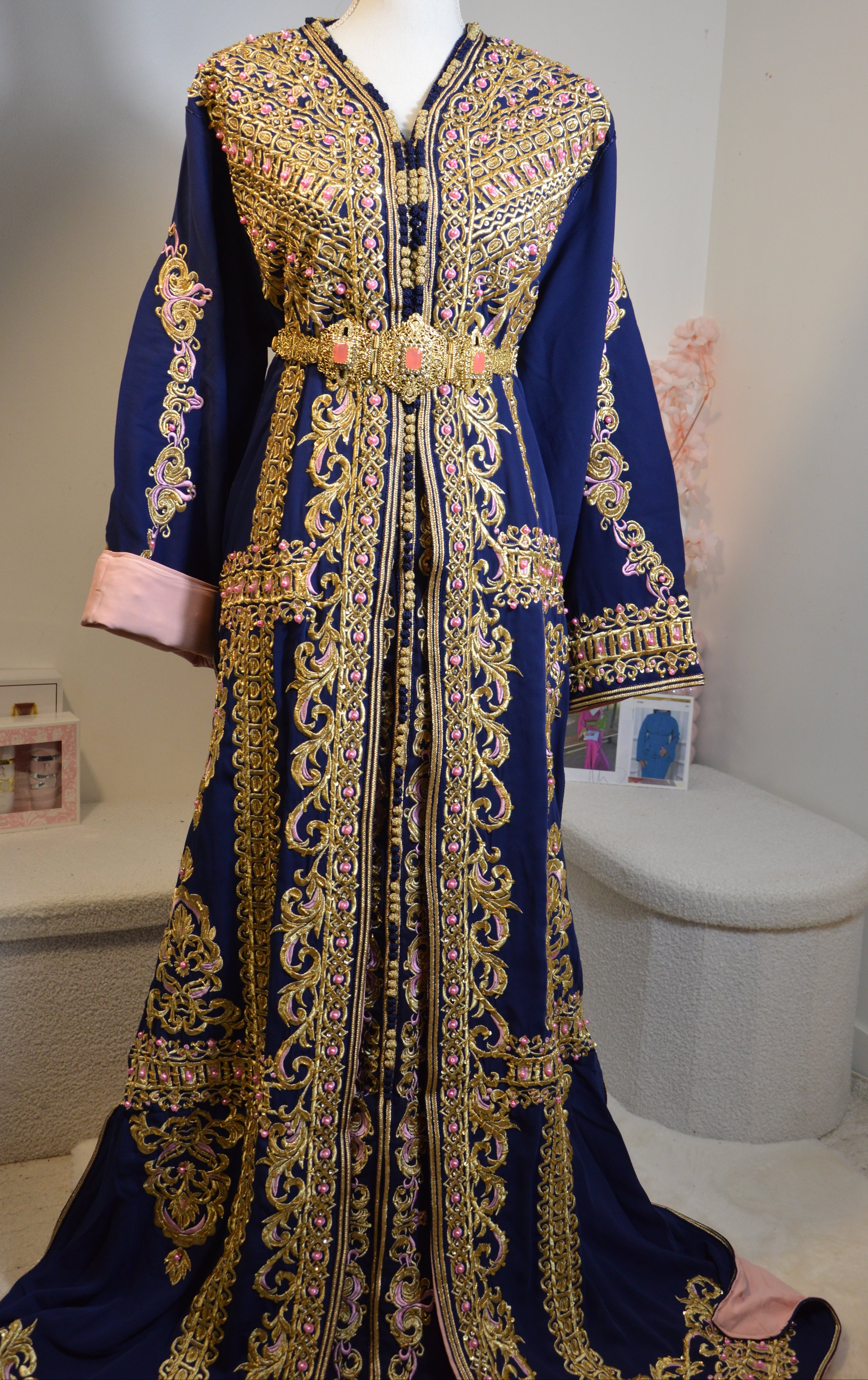 TAKCHITA ROYALE BLEU MARINE – BRODERIES DORÉES