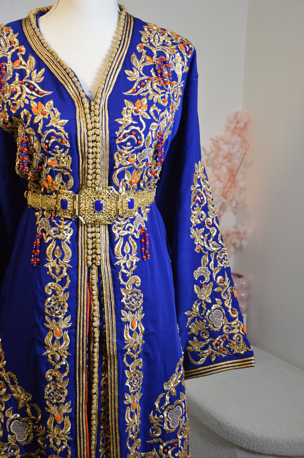 TAKCHITA ROYALE BLEU ROI & ORANGE – BRODERIES DORÉES IMPÉRIALES