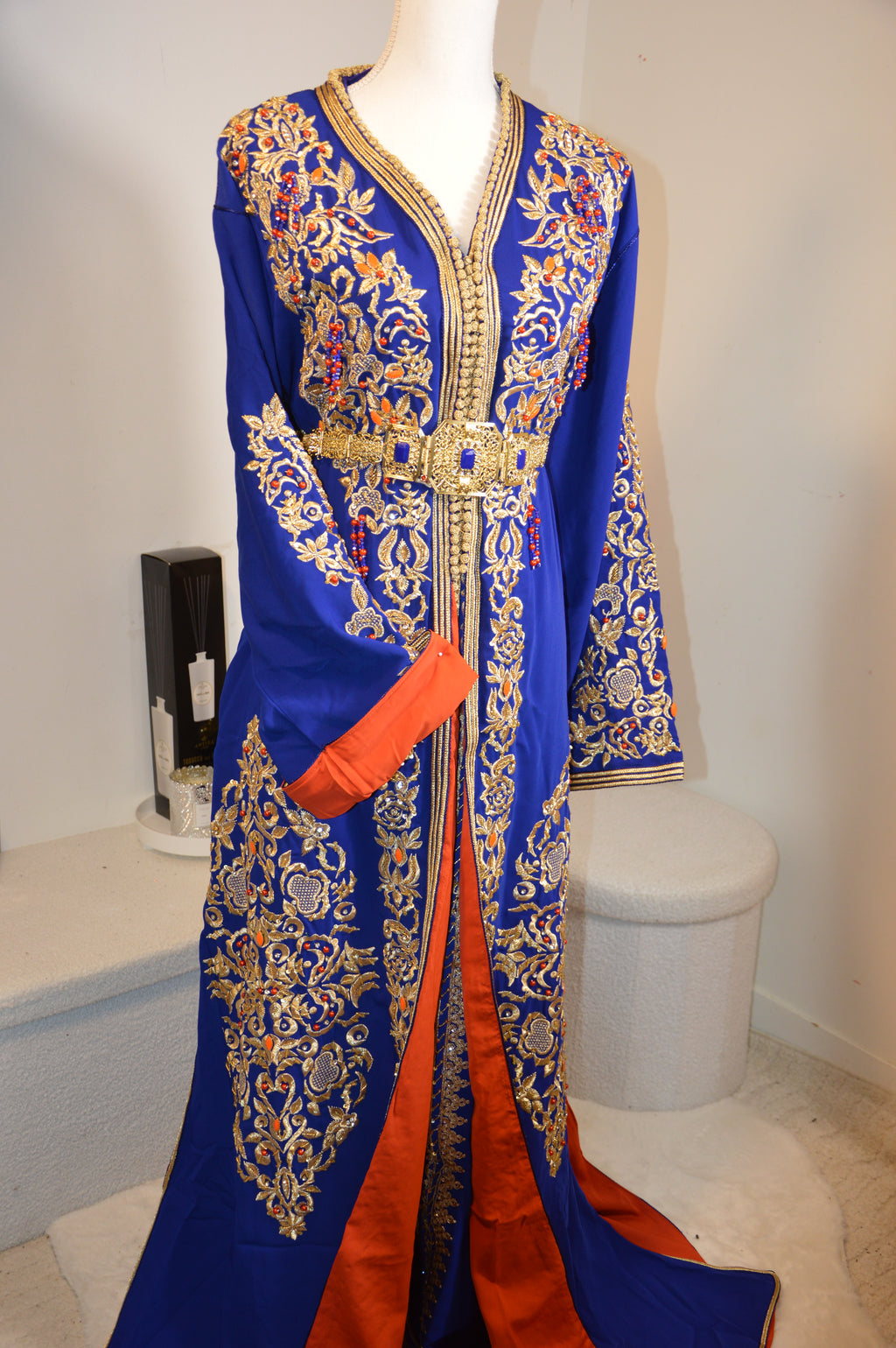 TAKCHITA ROYALE BLEU ROI & ORANGE – BRODERIES DORÉES IMPÉRIALES