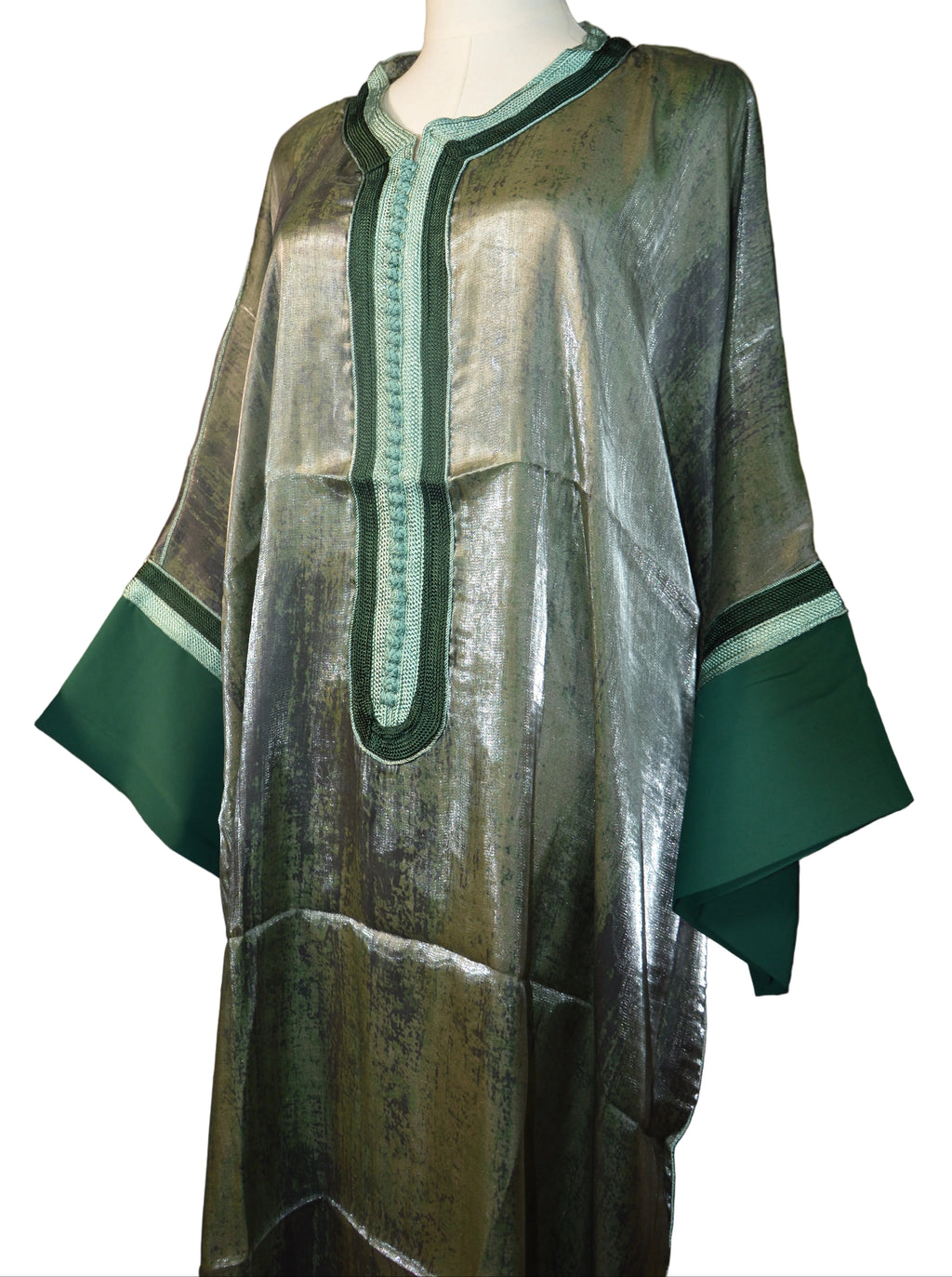 Gandoura verte en crêpe satiné vue de profil