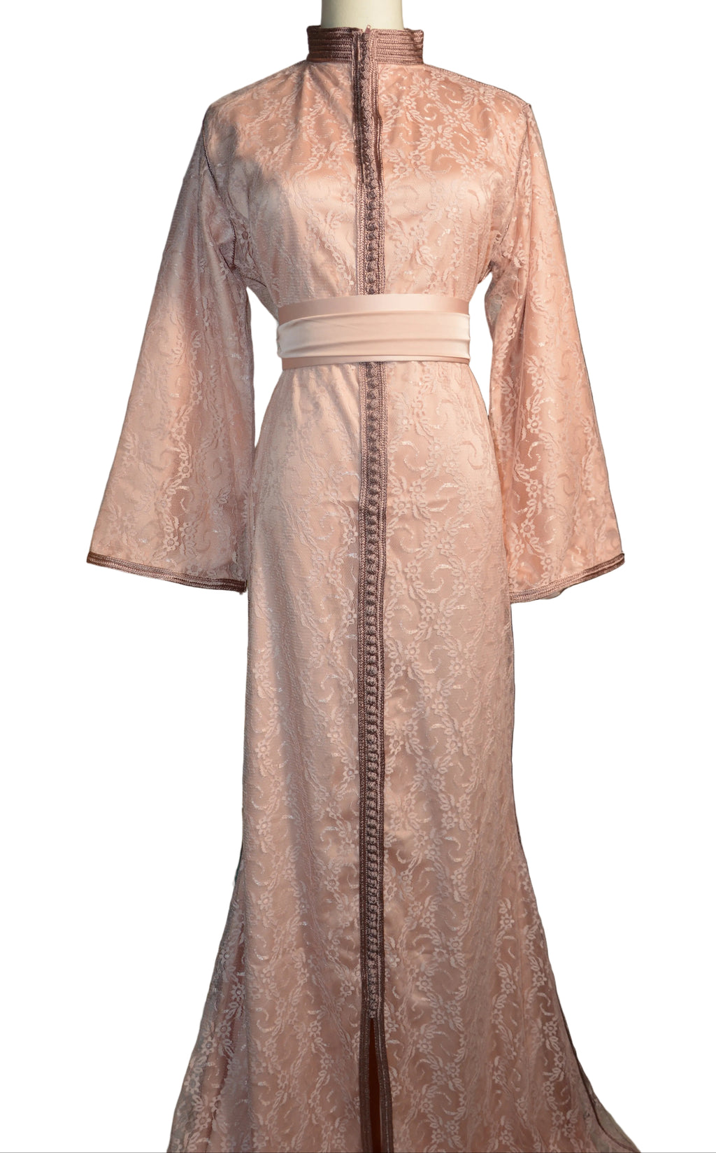 Caftan sirène en dentelle rose vue de face - ZEYNAYA PRESTIGE