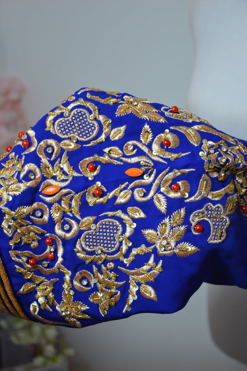 TAKCHITA ROYALE BLEU ROI & ORANGE – BRODERIES DORÉES IMPÉRIALES