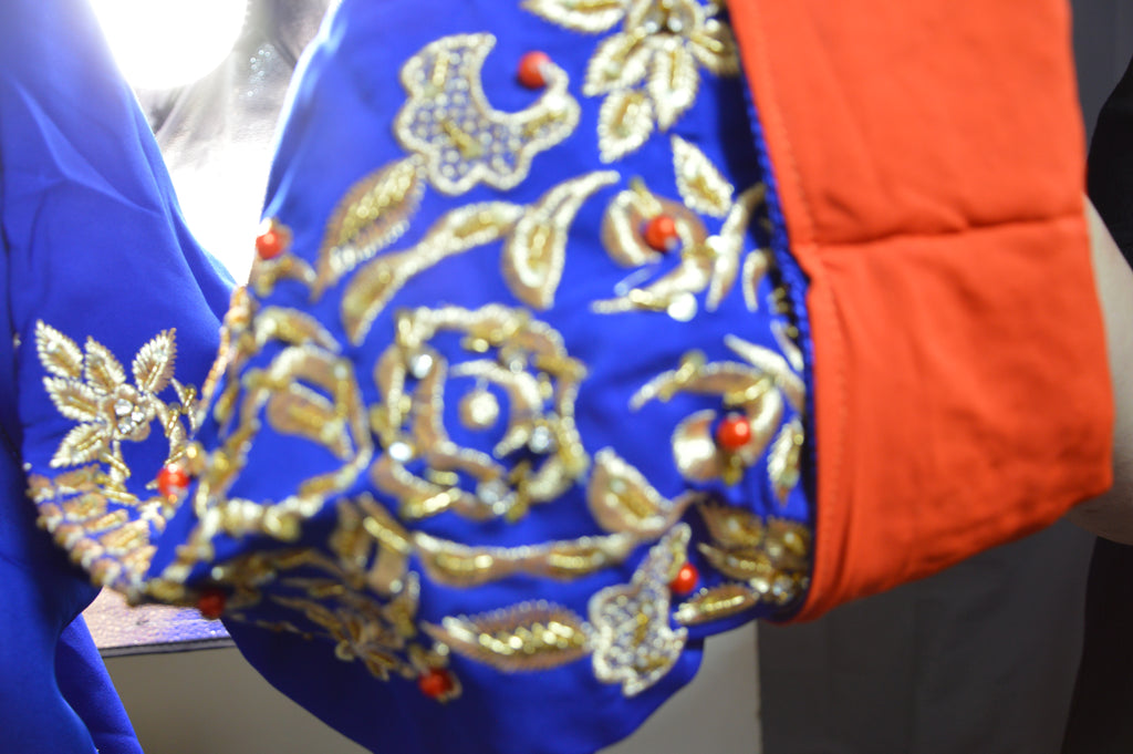 TAKCHITA ROYALE BLEU ROI & ORANGE – BRODERIES DORÉES IMPÉRIALES
