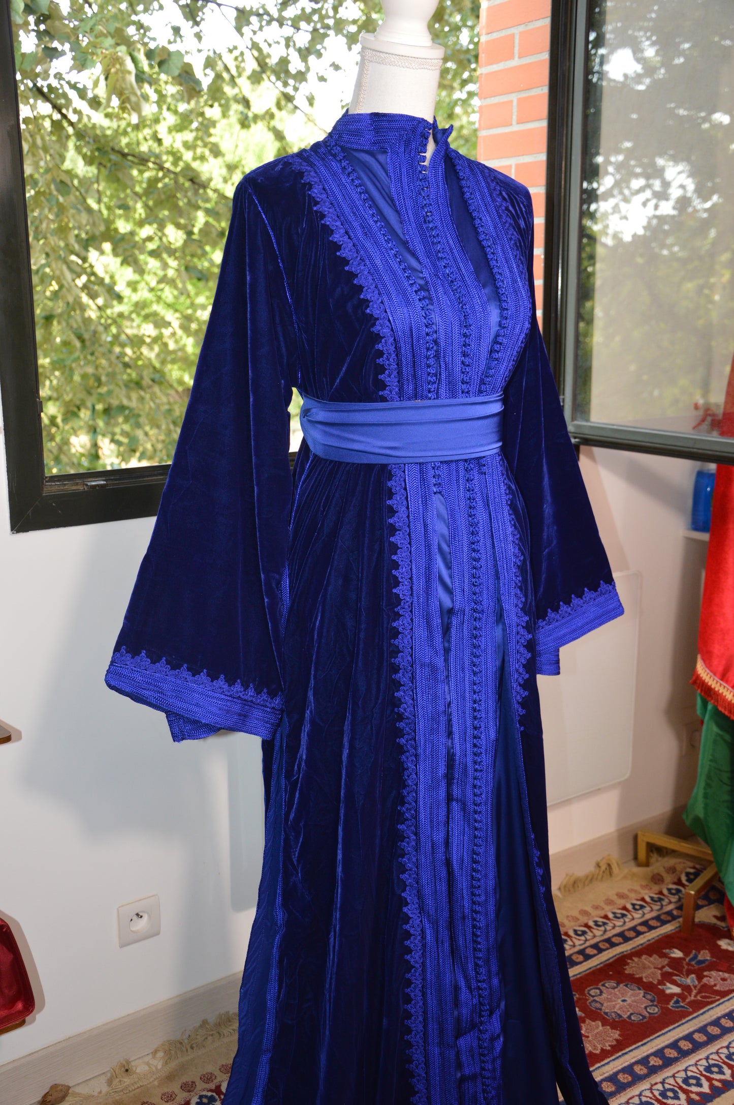 Takchita Col Montant Velours Bleu Roi