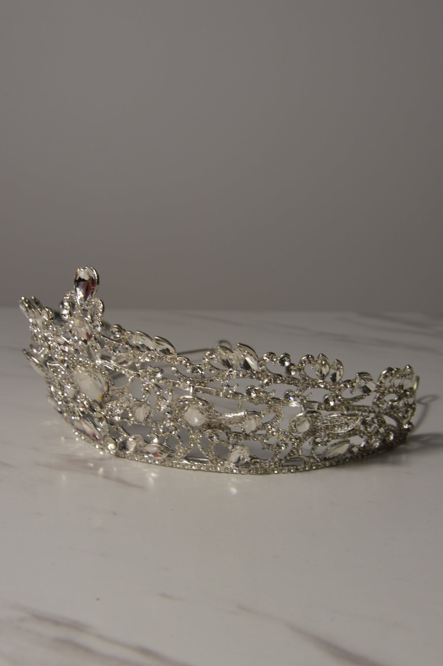 Couronne Argent – Accessoire de Cérémonie Artisanal