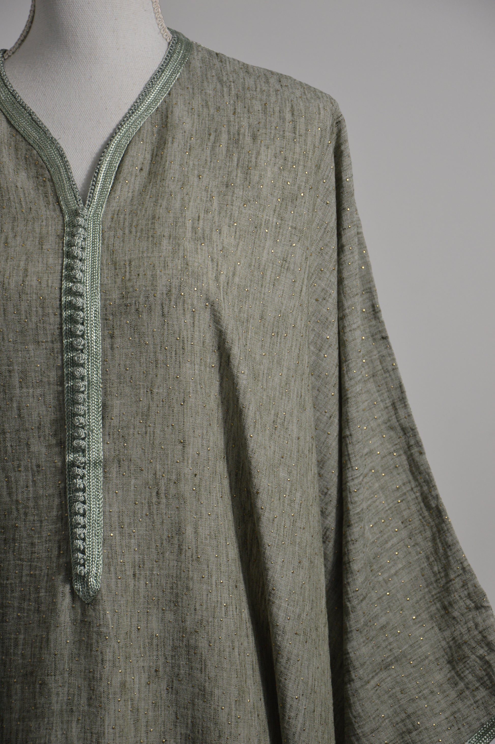 Gandoura en lin vert sauge chiné - zeynaya prestige