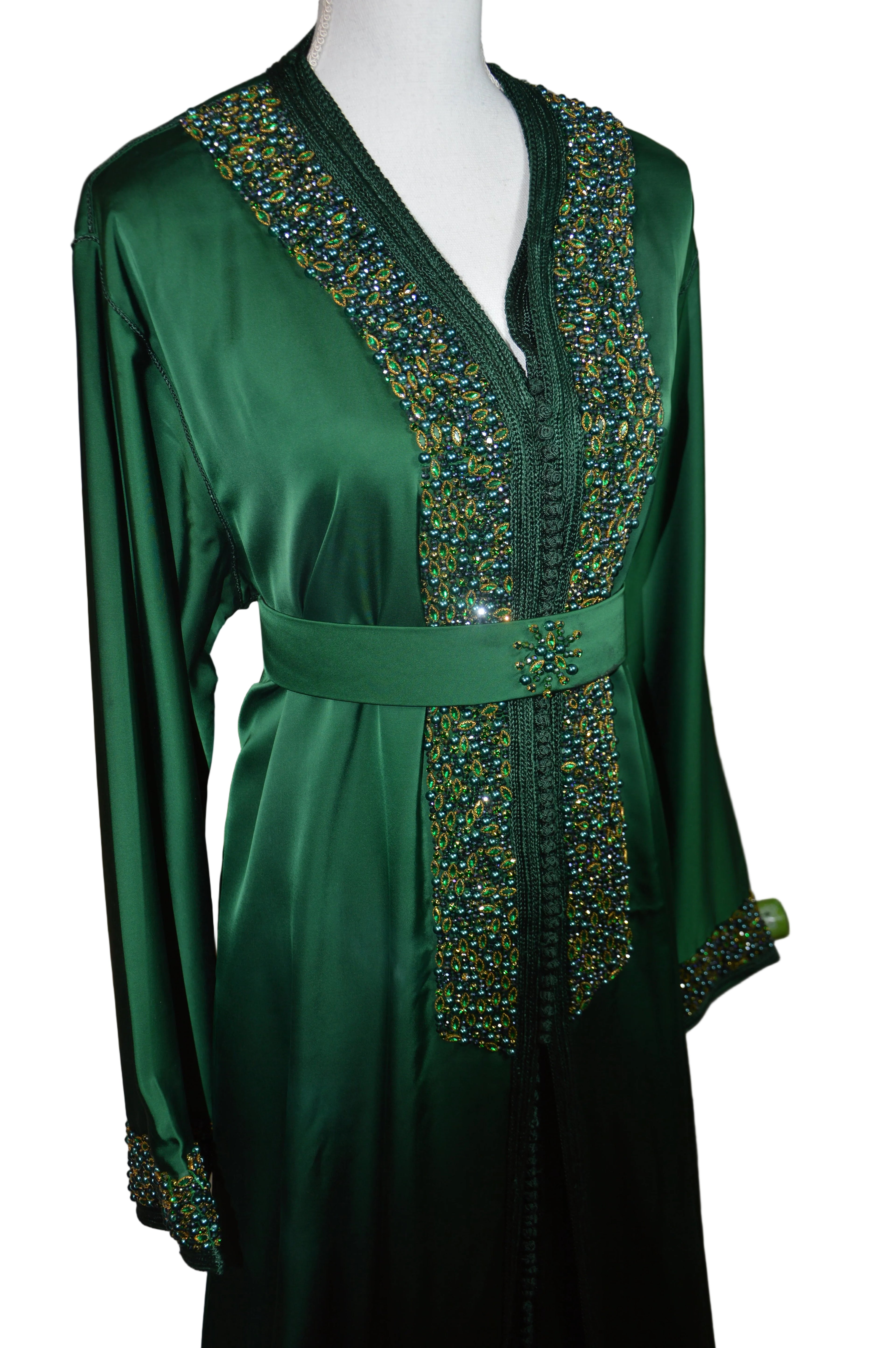 Takchita Satin Vert Ornée de Pierres Multicolores - Luxe Prestige