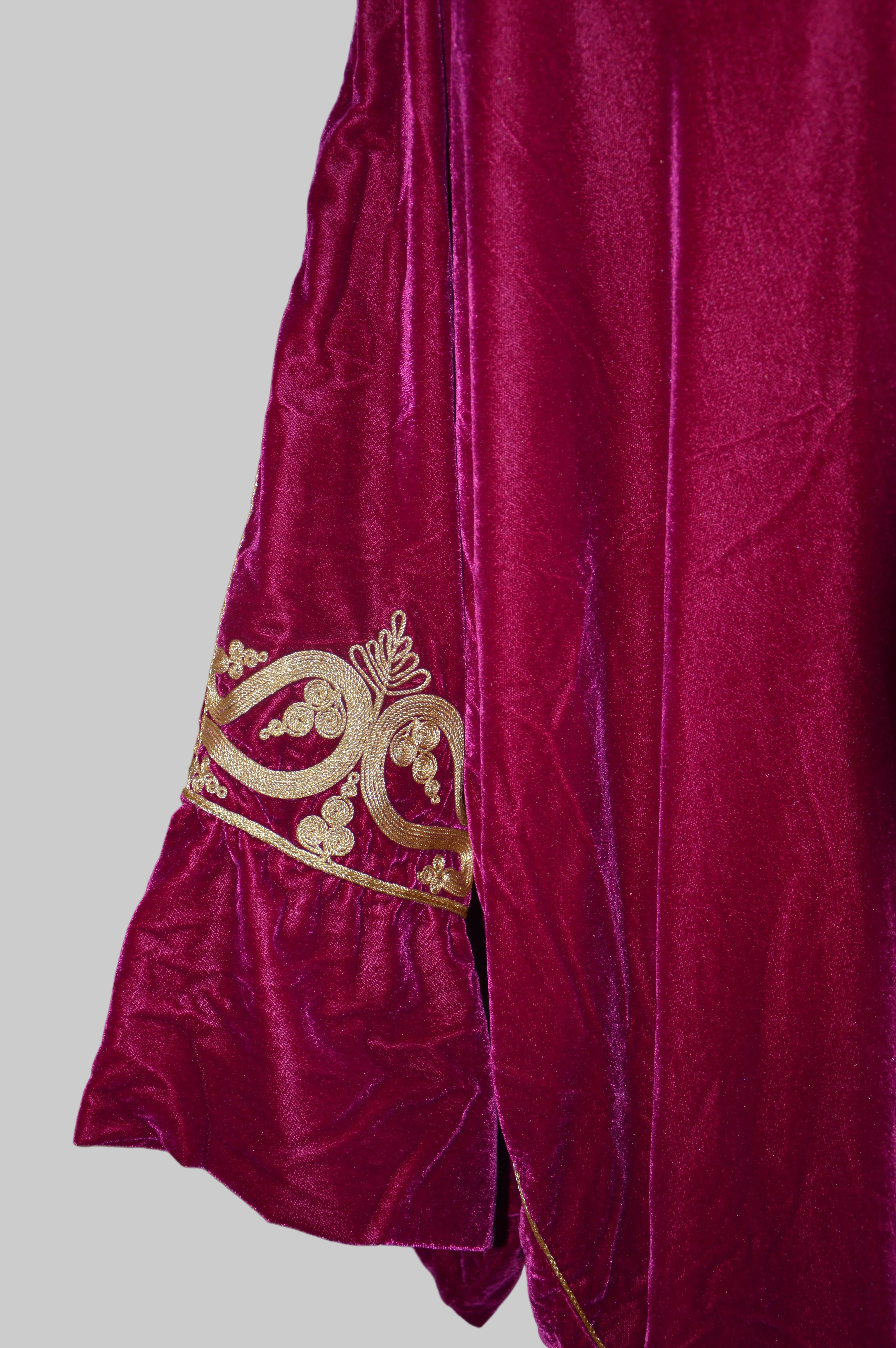 Jellaba Velours Fuschia Brodé Or - Élégance Marocaine