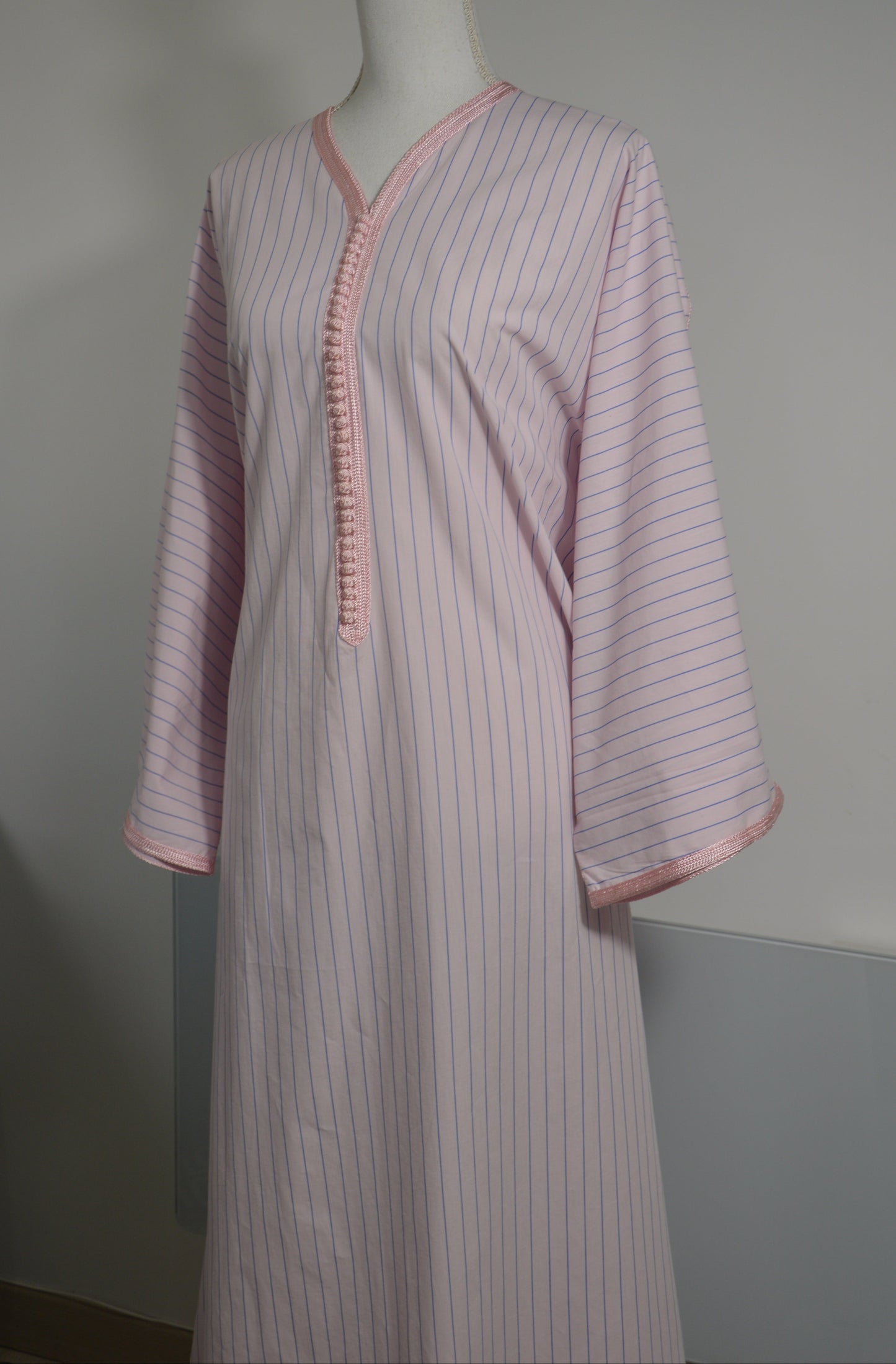Gandoura en lin rayée rose et bleu - zeynaya prestige