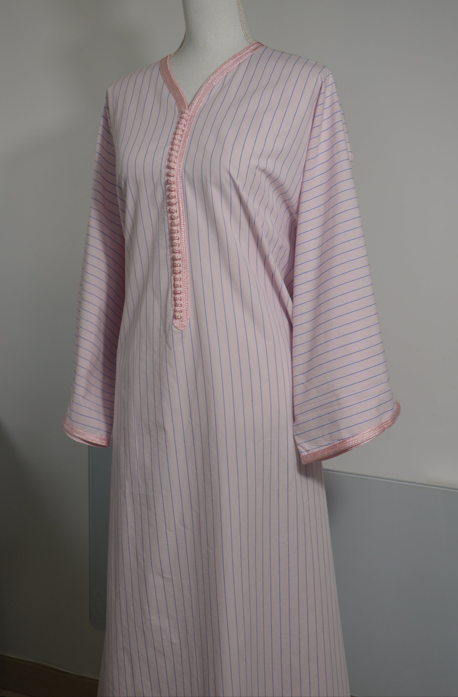 Gandoura en lin rayée rose et bleu - zeynaya prestige