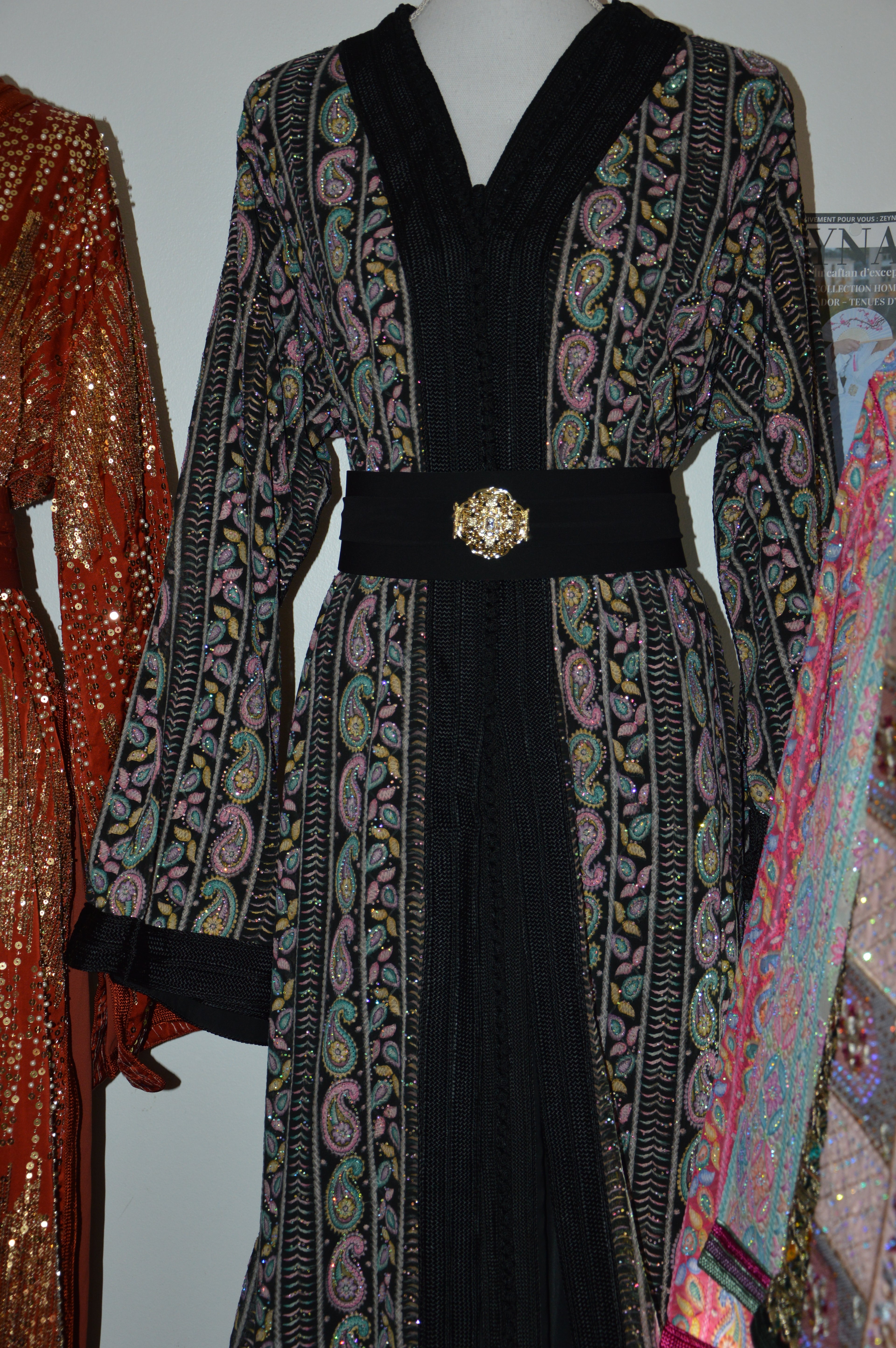 Takchita noire avec sfifa et ceinture dorée