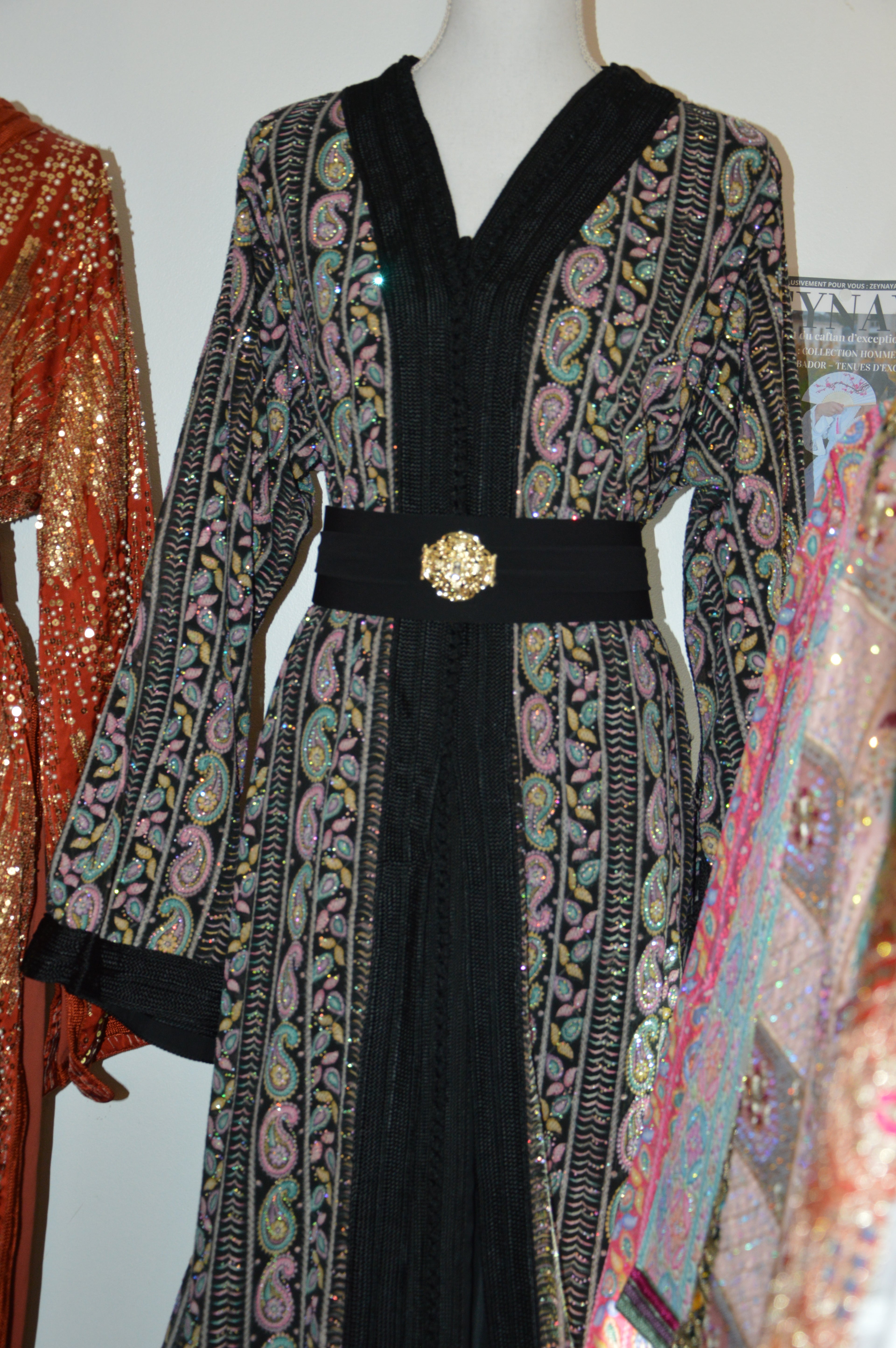 Takchita noire avec sfifa et ceinture dorée