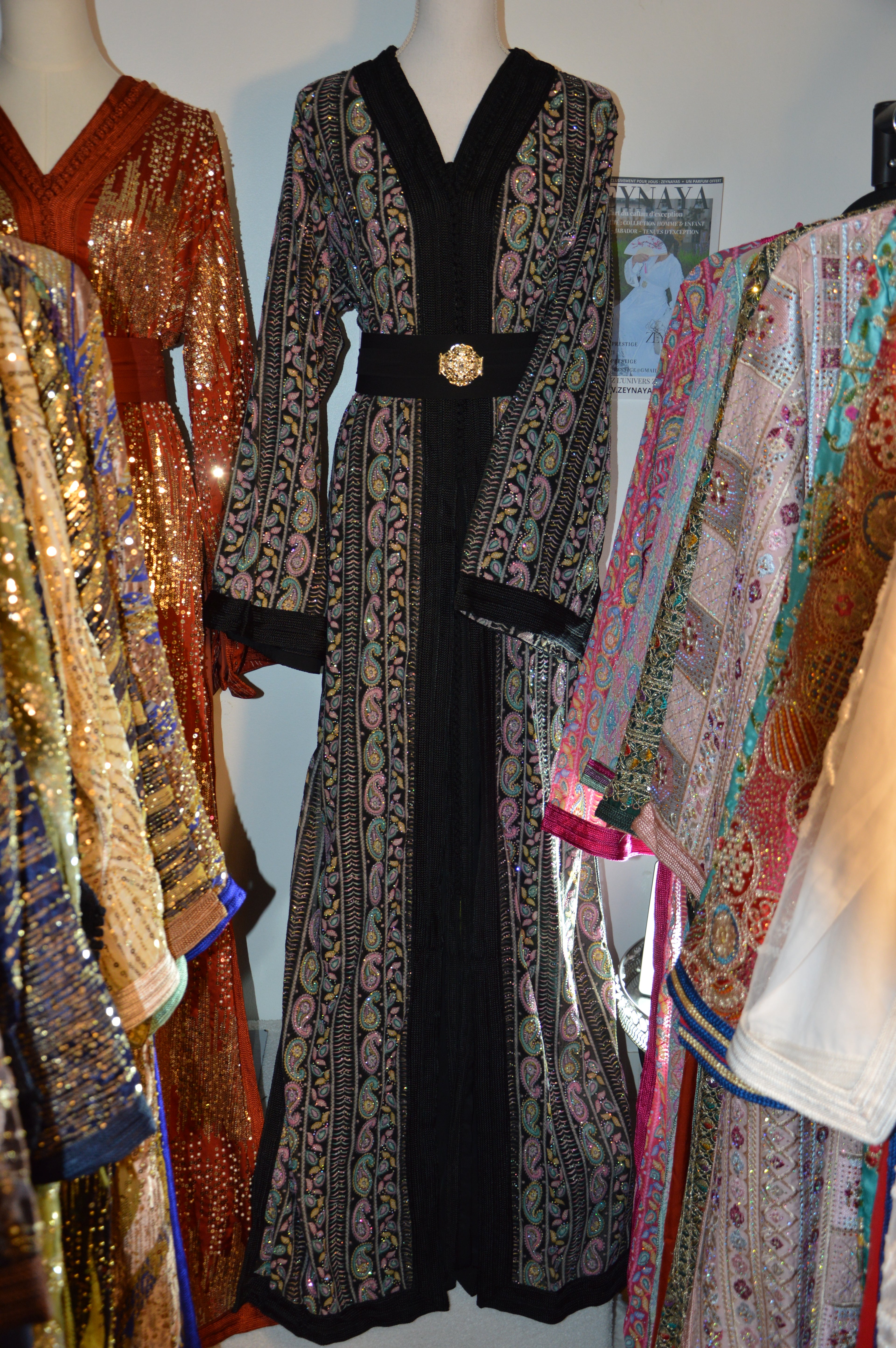 Takchita sari noire luxe - vue complète