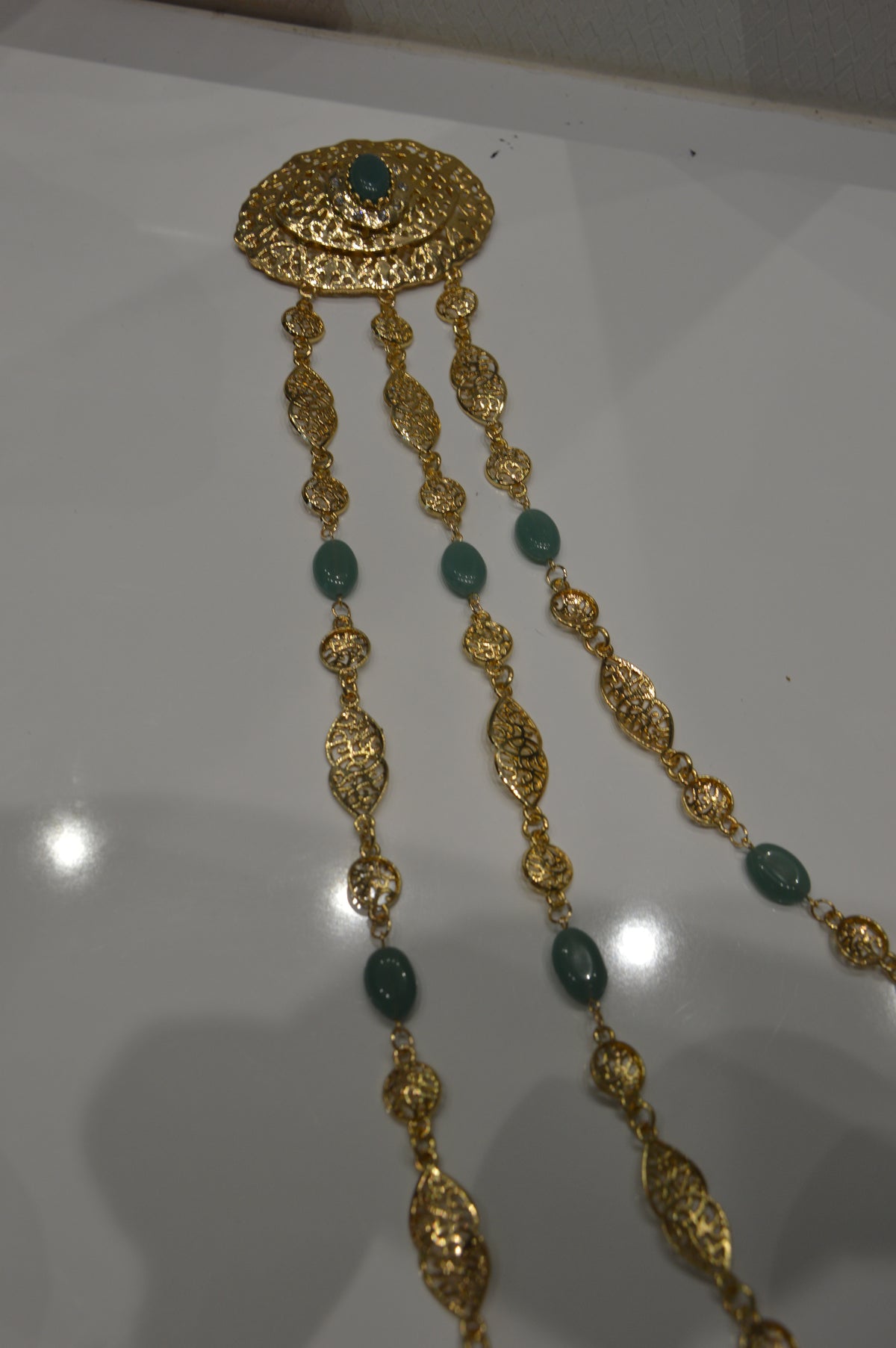Collier Broche verte or Mariée | Parure Nuptiale Marocaine – ZEYNAYA PRESTIGE – vue 2