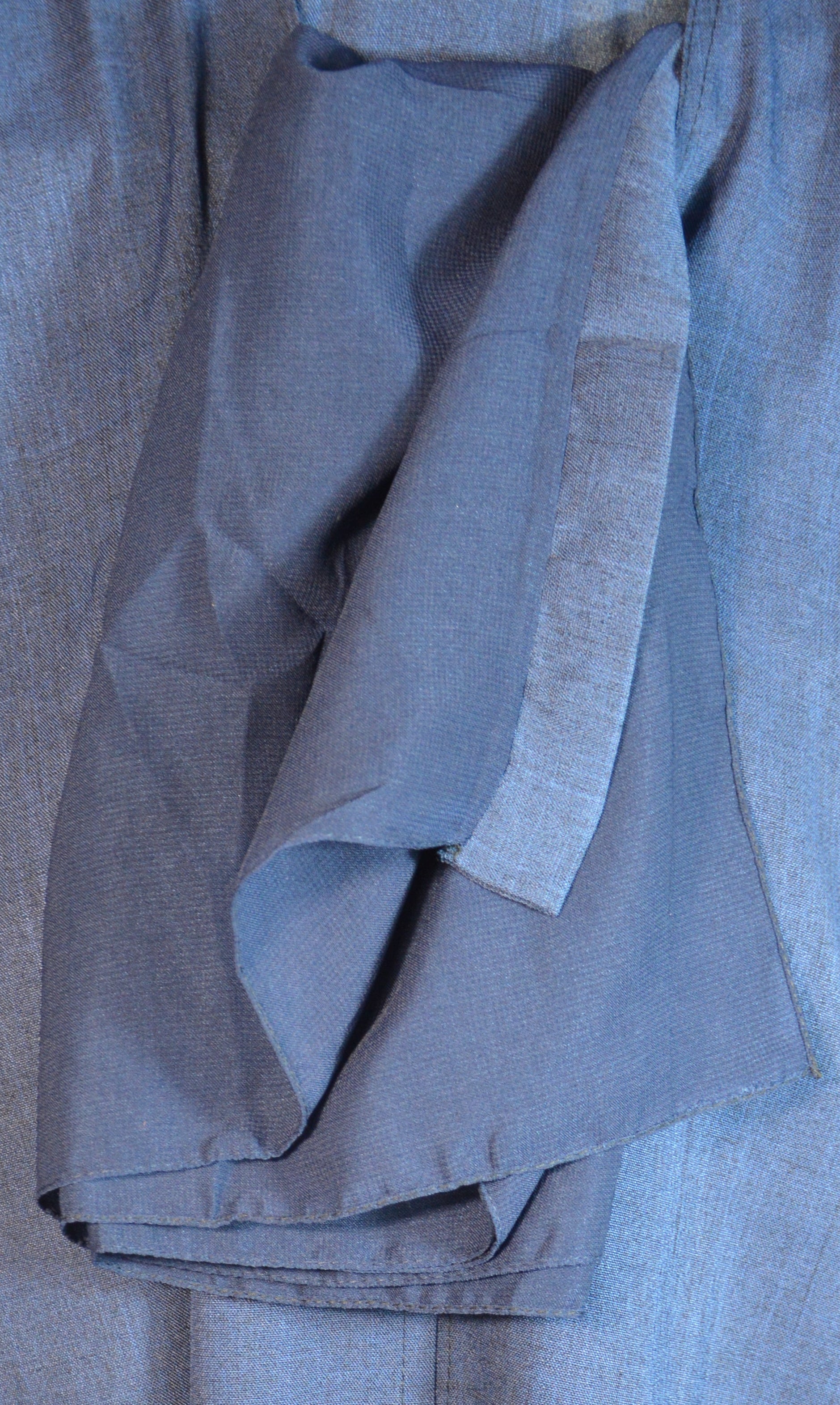 Abaya Bleu brode blanc de fleur - collection dubai