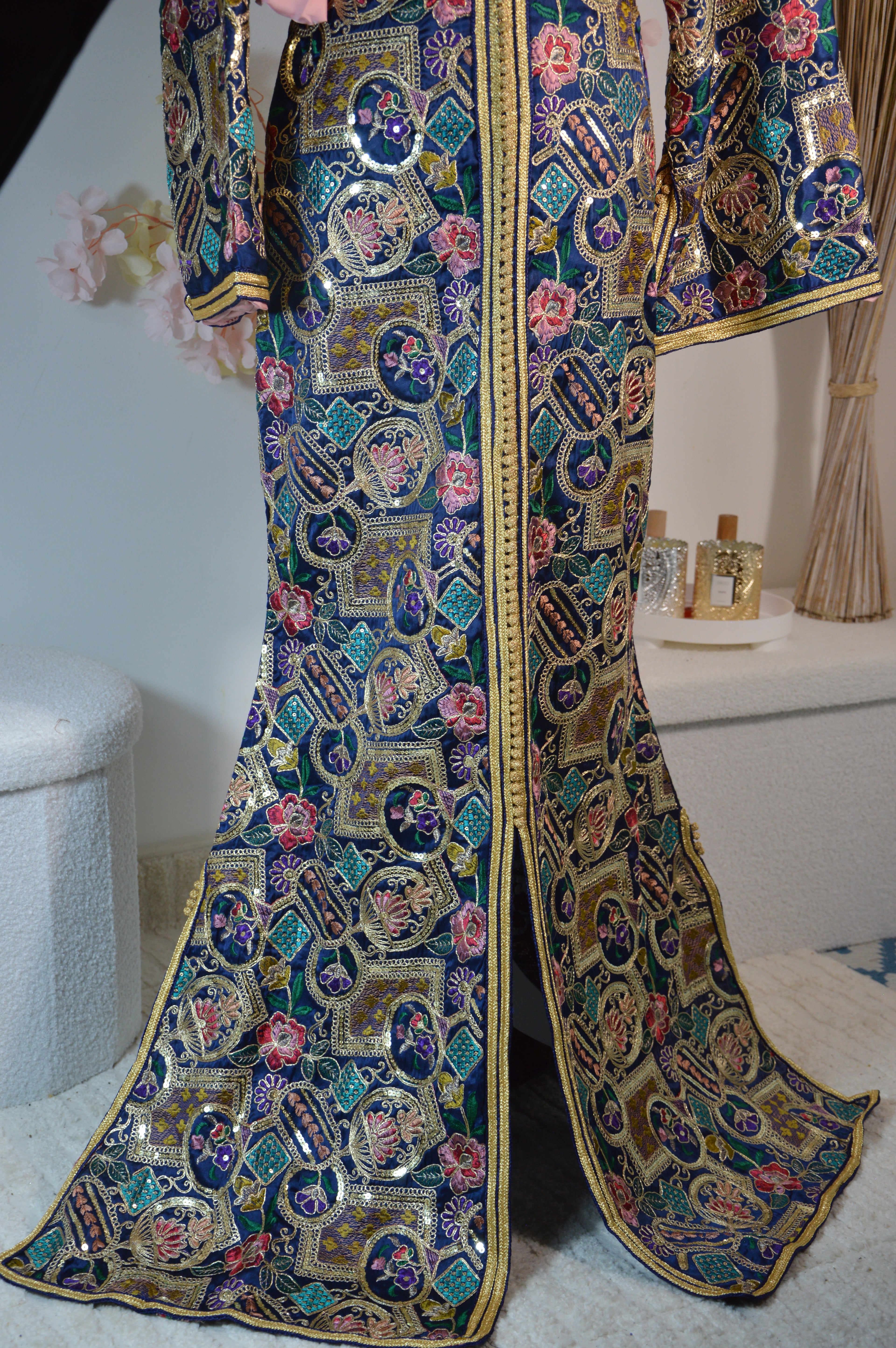 Caftan Sari Sirène “Majesté Andalousie” – Bleu nuit & or