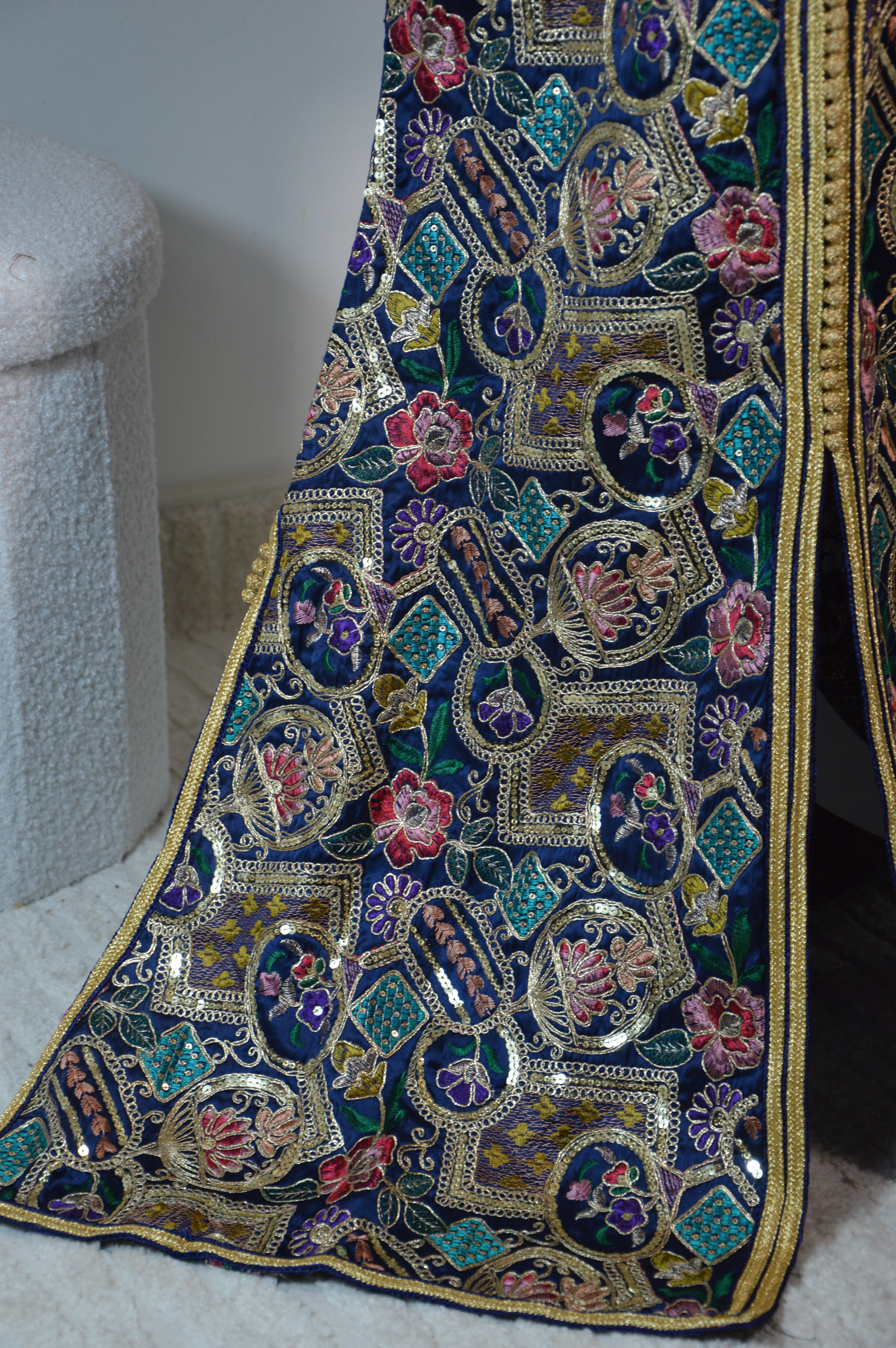 Caftan Sari Sirène “Majesté Andalousie” – Bleu nuit & or