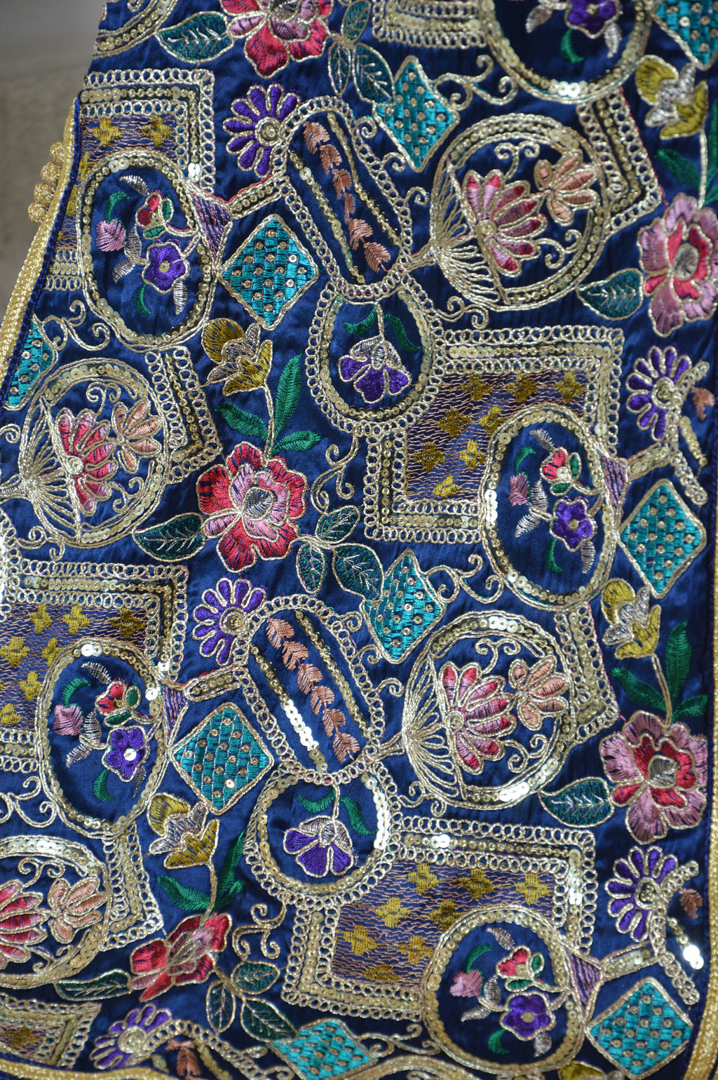 Caftan Sari Sirène “Majesté Andalousie” – Bleu nuit & or