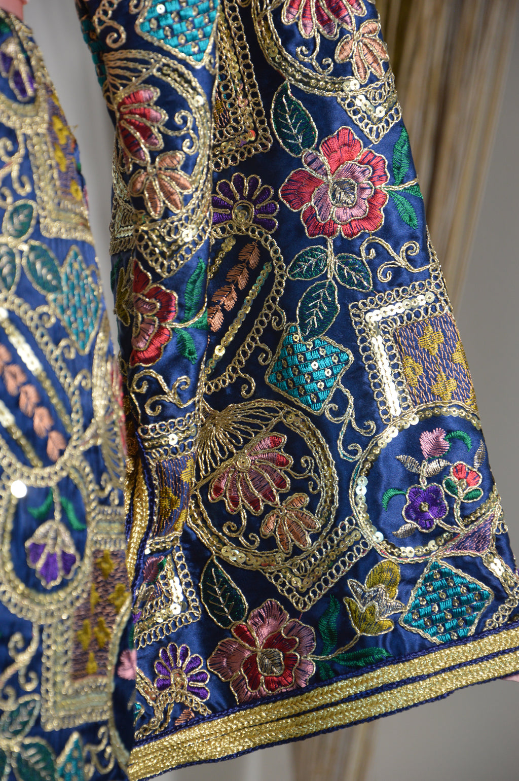 Caftan Sari Sirène “Majesté Andalousie” – Bleu nuit & or