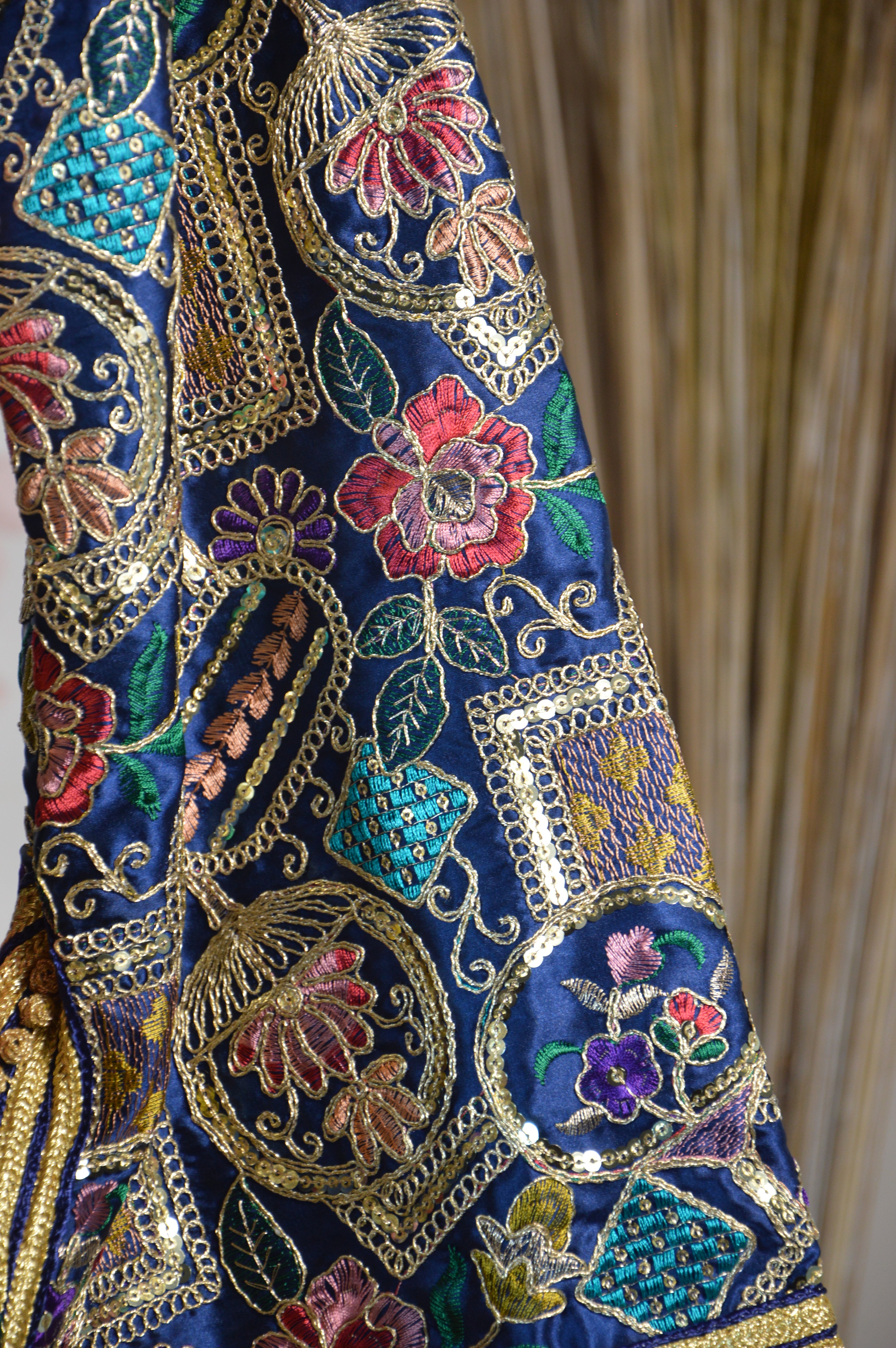 Caftan Sari Sirène “Majesté Andalousie” – Bleu nuit & or